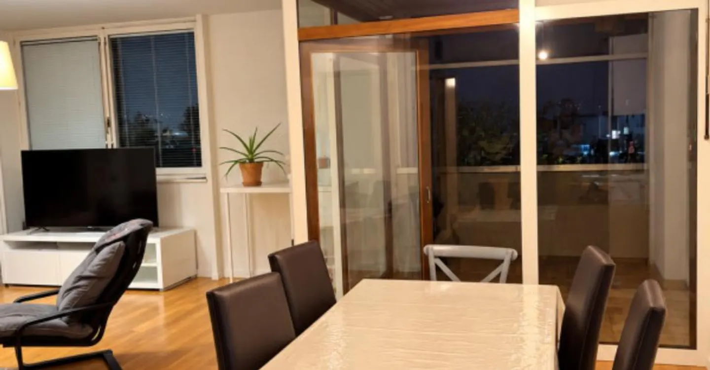 In affitto - Appartamento di 4 stanze con loggia al 19° piano - Foto 2 di 9