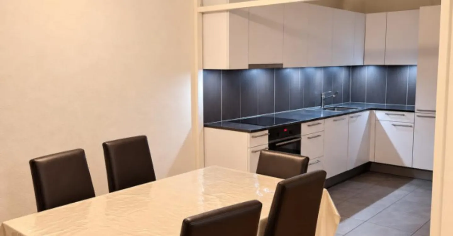 In affitto - Appartamento di 4 stanze con loggia al 19° piano - Foto 3 di 9