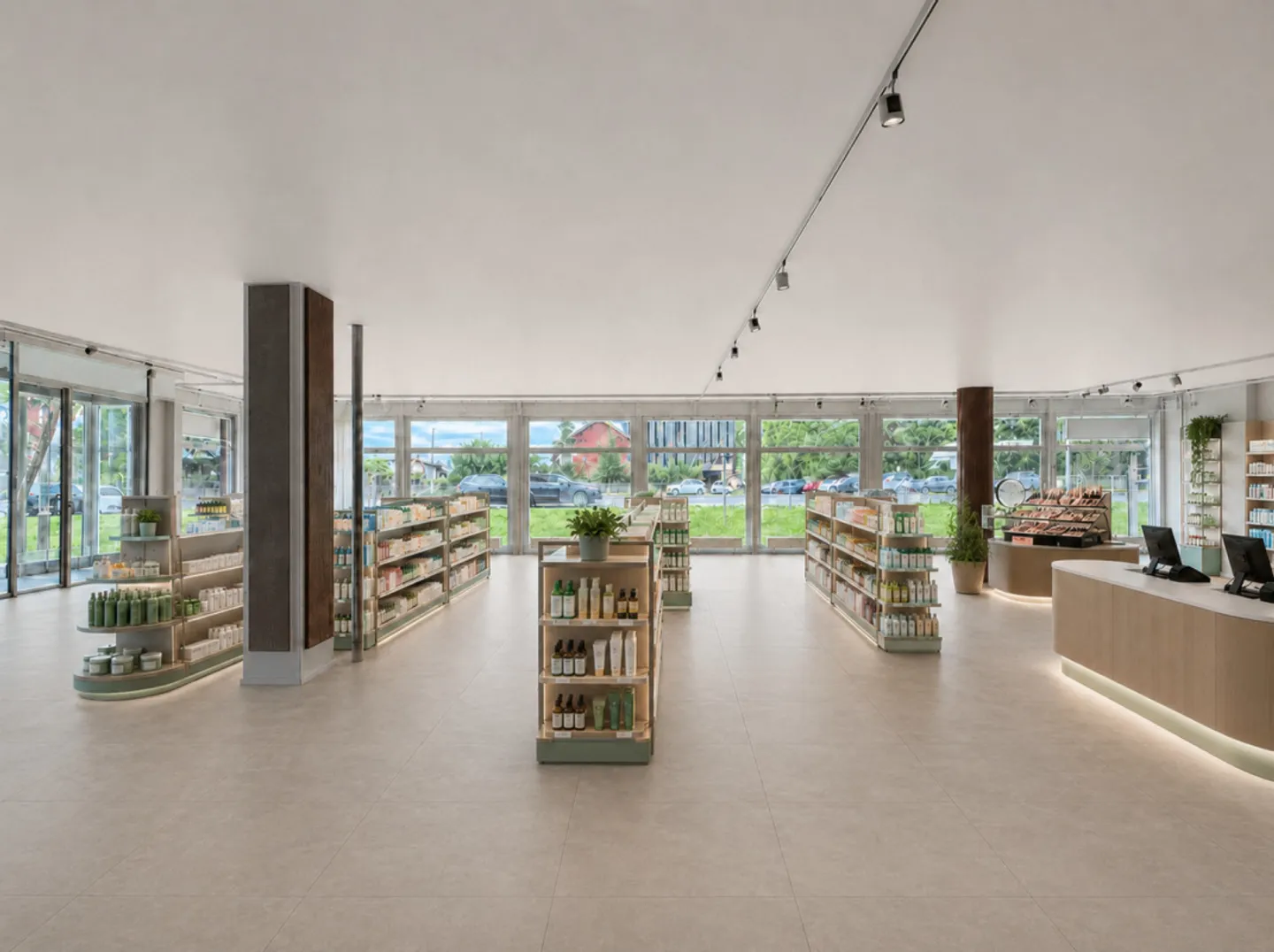 Espace de vente ou showroom, bureau et entrepôt sous un même toit - espaces commerciaux polyvalents à Zug - Photo 2 sur 8