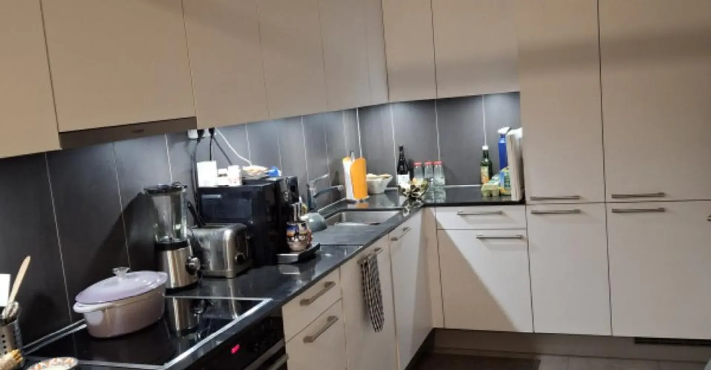 In affitto - Appartamento di 4 stanze con loggia al 19° piano - Foto 4 di 9