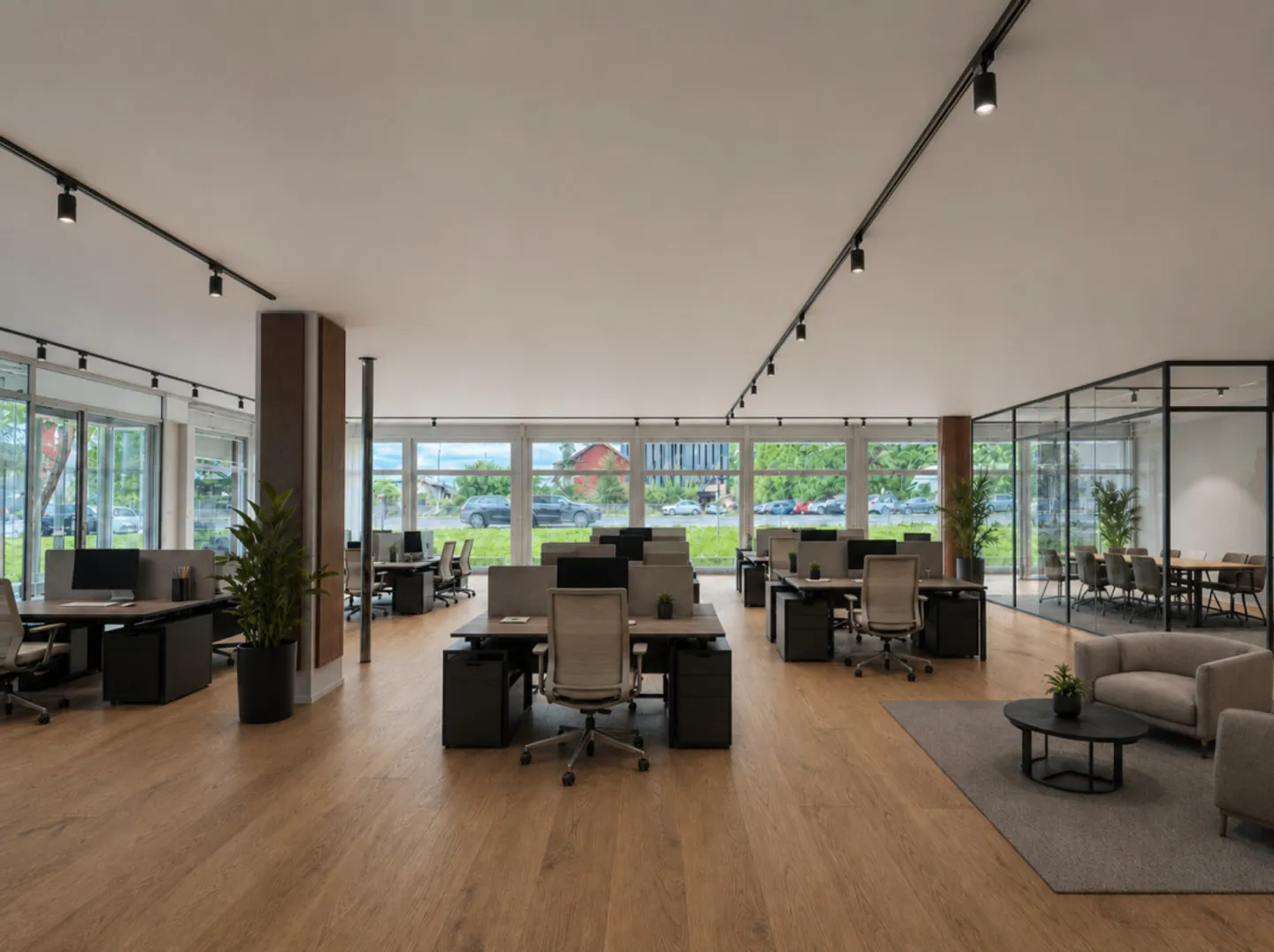 Espace de vente ou showroom, bureau et entrepôt sous un même toit - espaces commerciaux polyvalents à Zug - Photo 4 sur 8