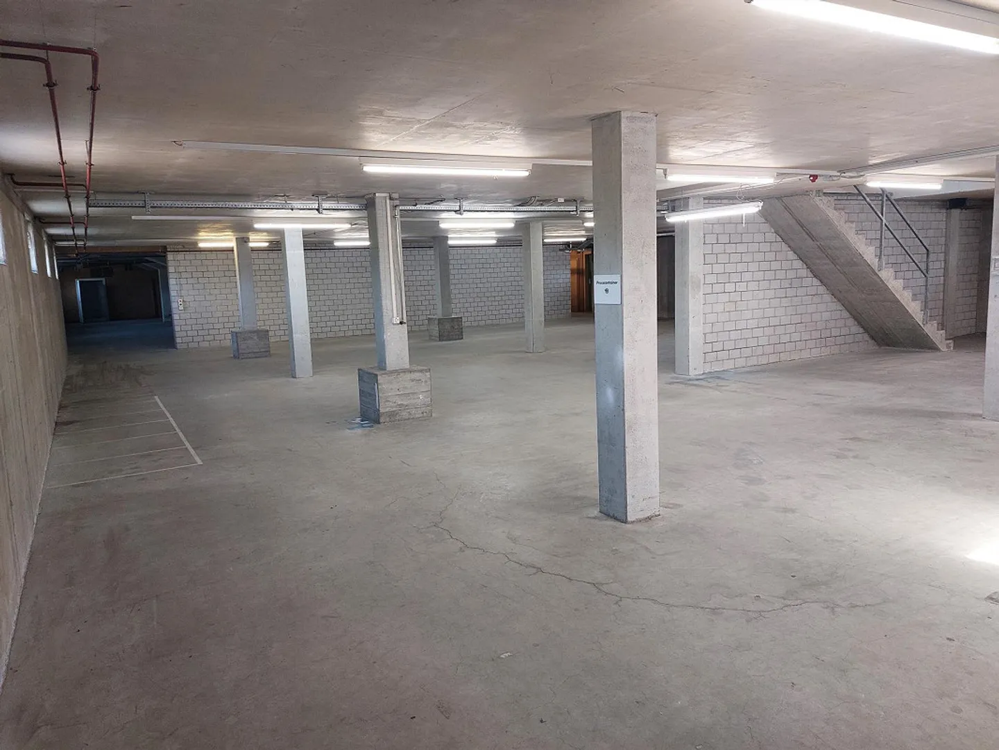Spacious Storage Space in Tübach - Divisible - Photo 2 of 4