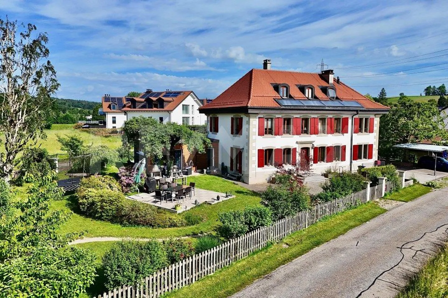 15 min. from Epalinges: magnificent bourgeois house with 2 apartments - Photo 2 of 13