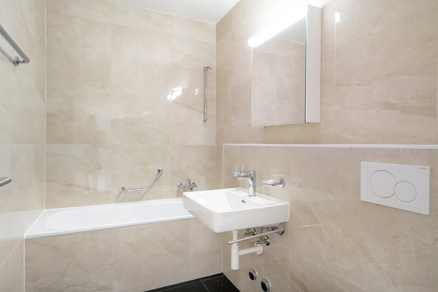 Splendid 3-room apartment - NEW - Photo 5 of 9