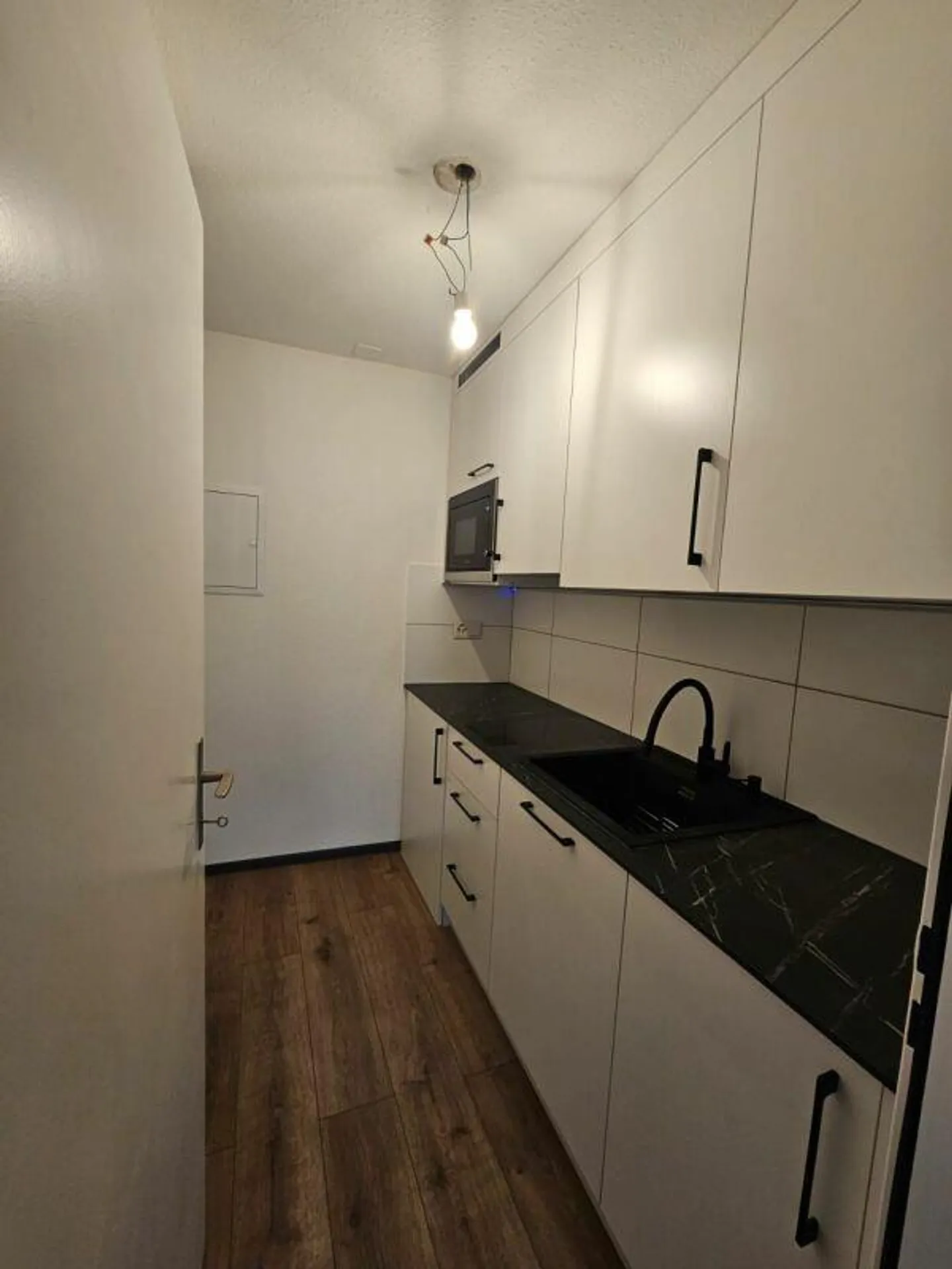 Attention Singles! Cozy 1-room apartment for rent in the center - Photo 1 of 3