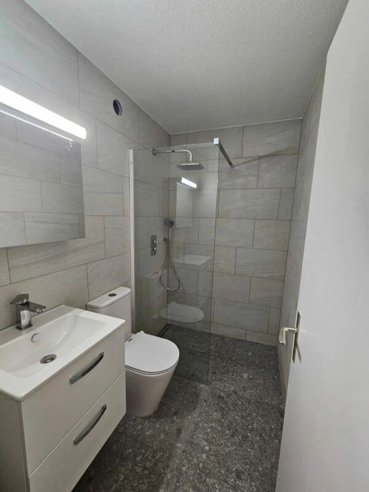 Attention Singles! Cozy 1-room apartment for rent in the center - Photo 3 of 3