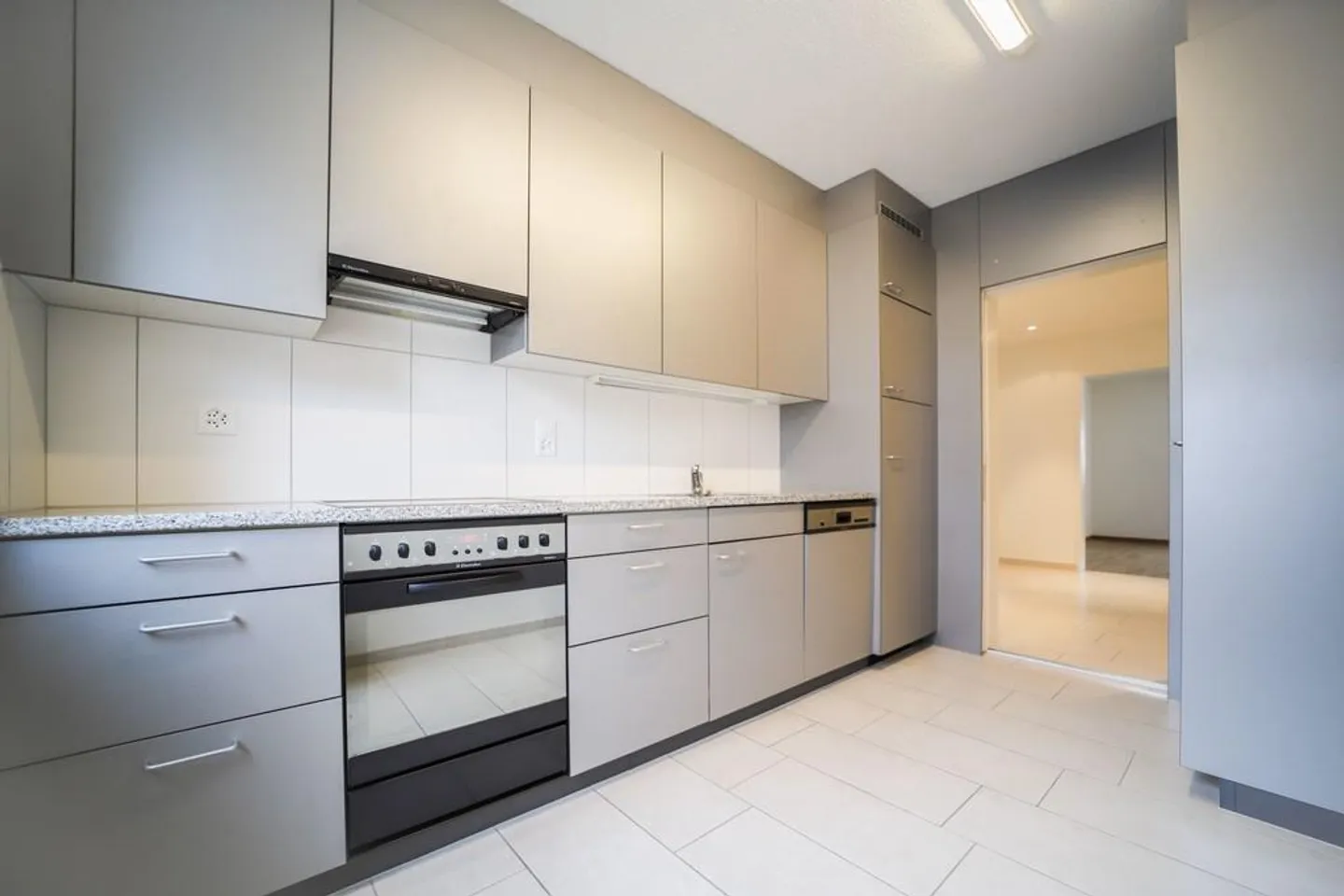 Appartement calme au centre de Witikon - Photo 2 sur 6