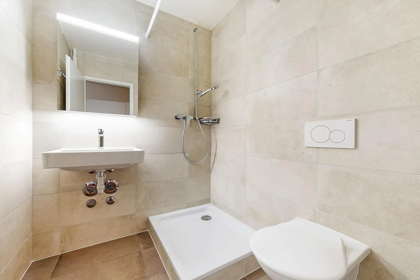 Vicino alla stazione ferroviaria - Foto 4 di 6