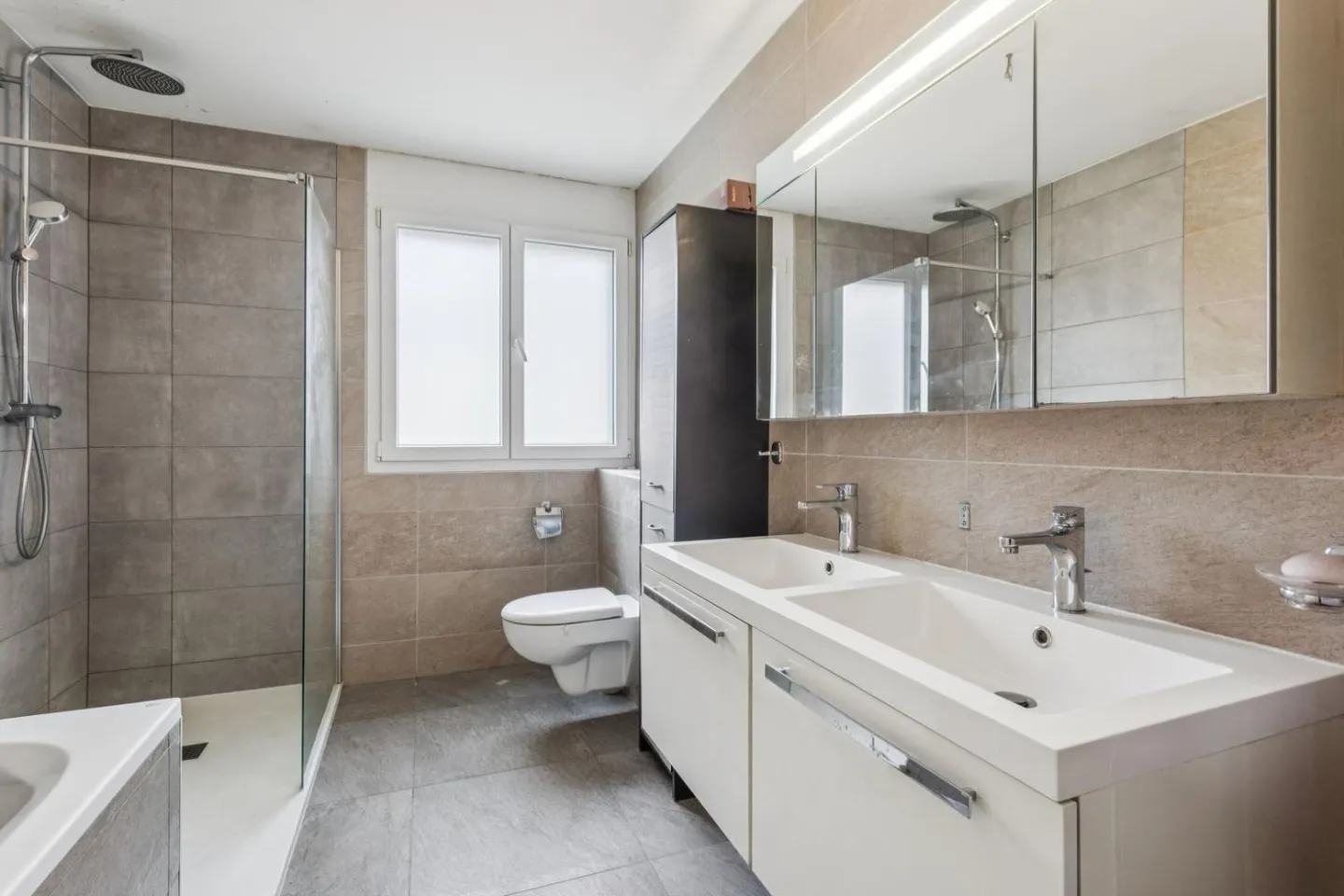 Semi-detached house with 4.5 rooms and beautiful garden - Photo 8 of 10