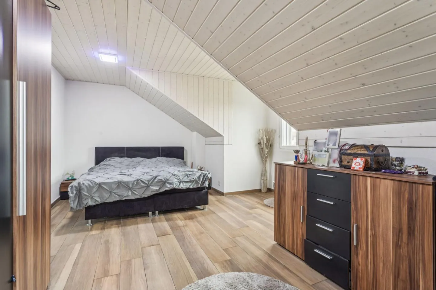 Semi-detached house with 4.5 rooms and beautiful garden - Photo 9 of 10