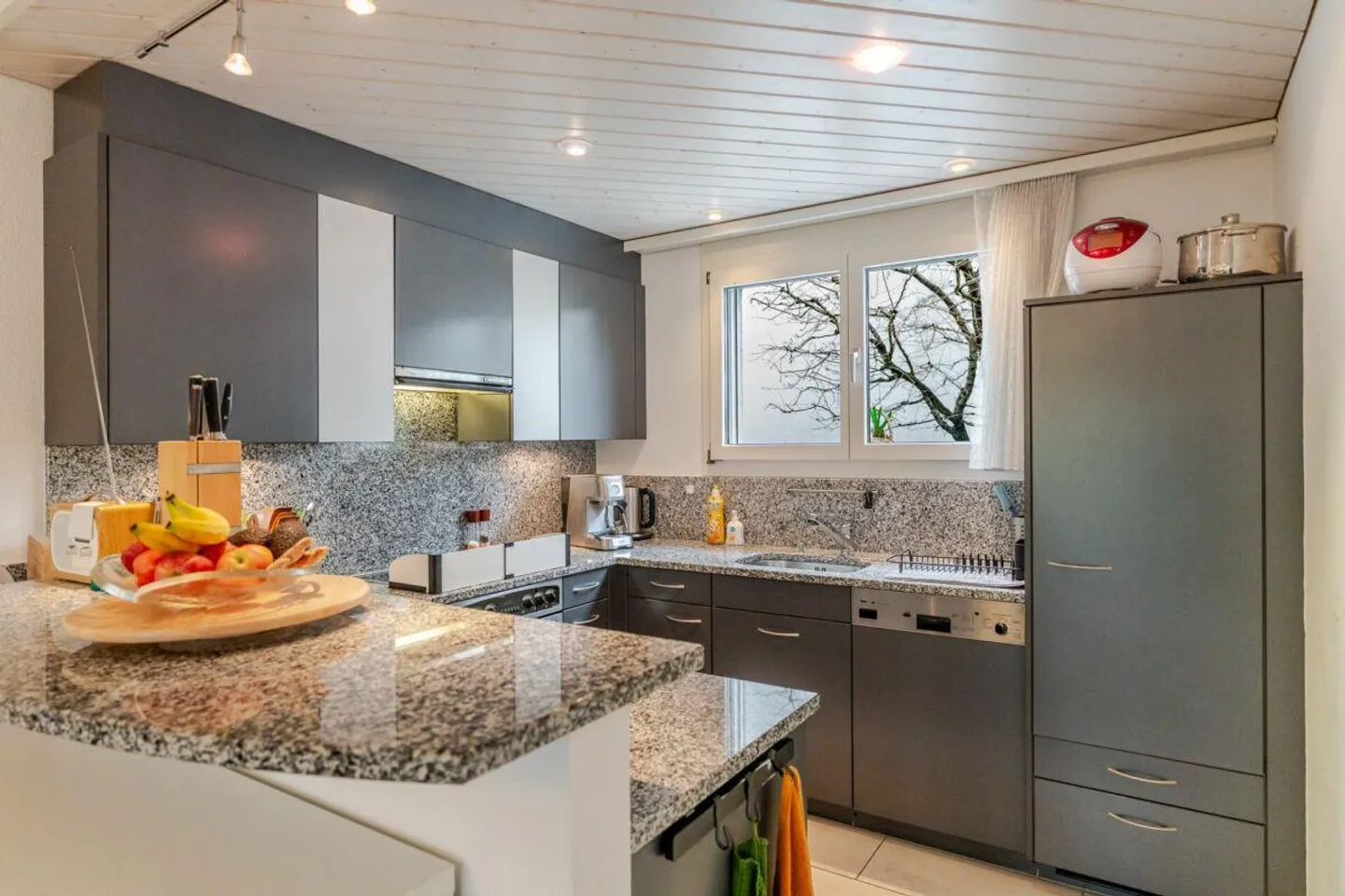 5.5 Room Middle House with Parking Space in Family-Friendly Location - Photo 3 of 12