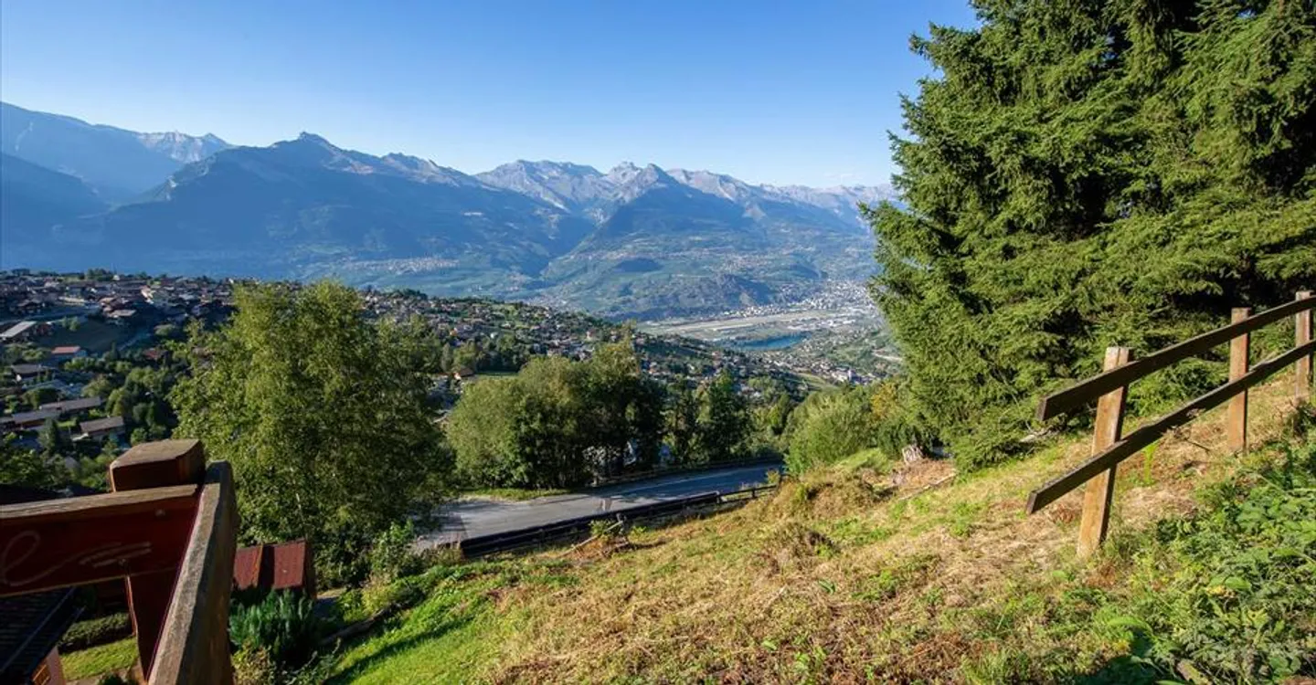 Buildable land, free of mandate next to the Bisse - Photo 3 of 14
