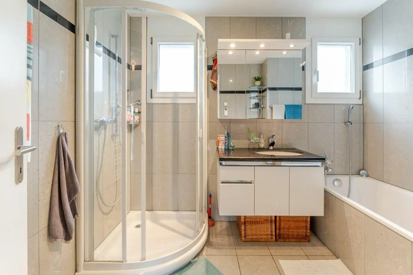 5.5 Room Middle House with Parking Space in Family-Friendly Location - Photo 4 of 12