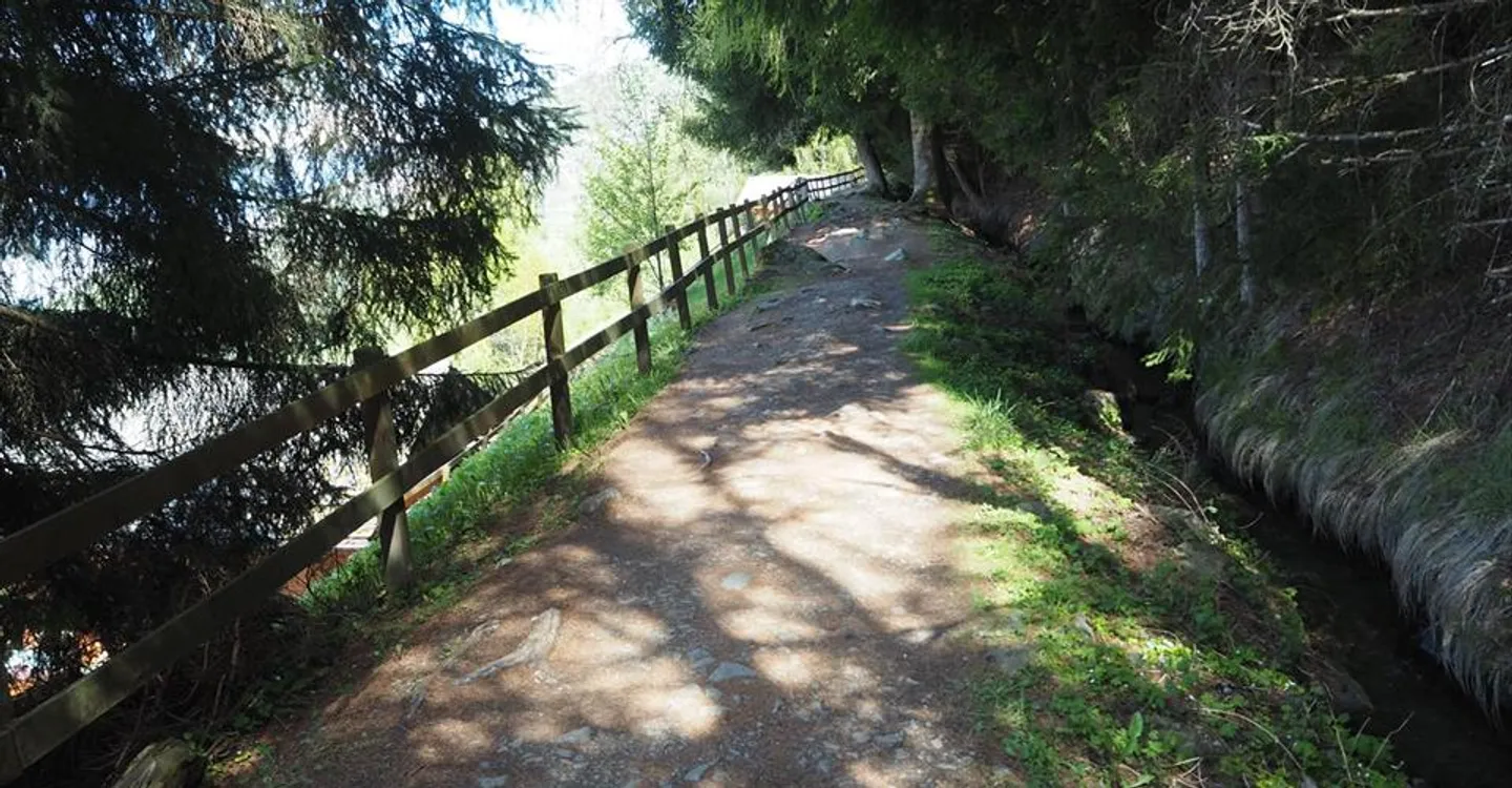 Buildable land, free of mandate next to the Bisse - Photo 11 of 14
