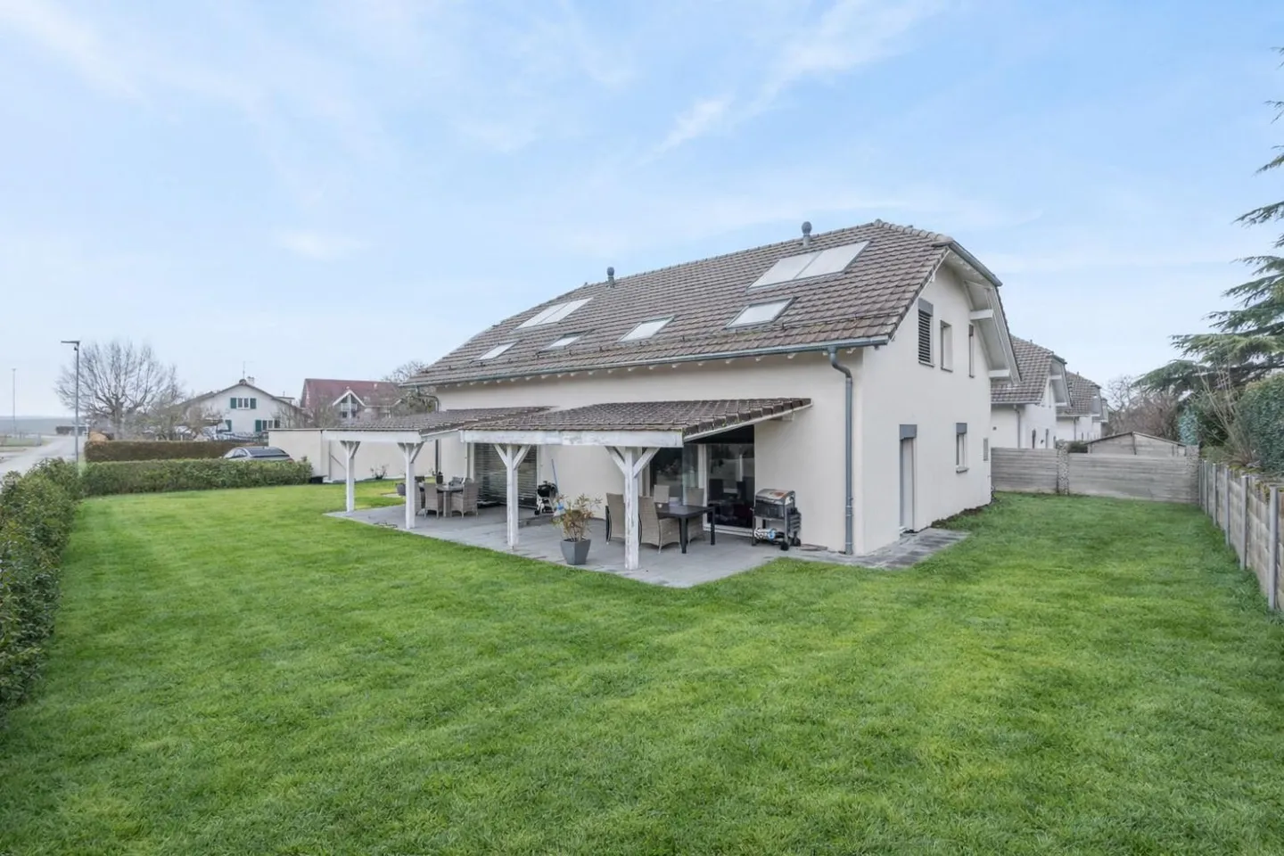 Semi-detached house with 4.5 rooms and beautiful garden - Photo 1 of 10