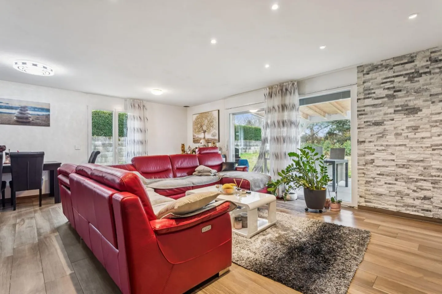 Semi-detached house with 4.5 rooms and beautiful garden - Photo 2 of 10