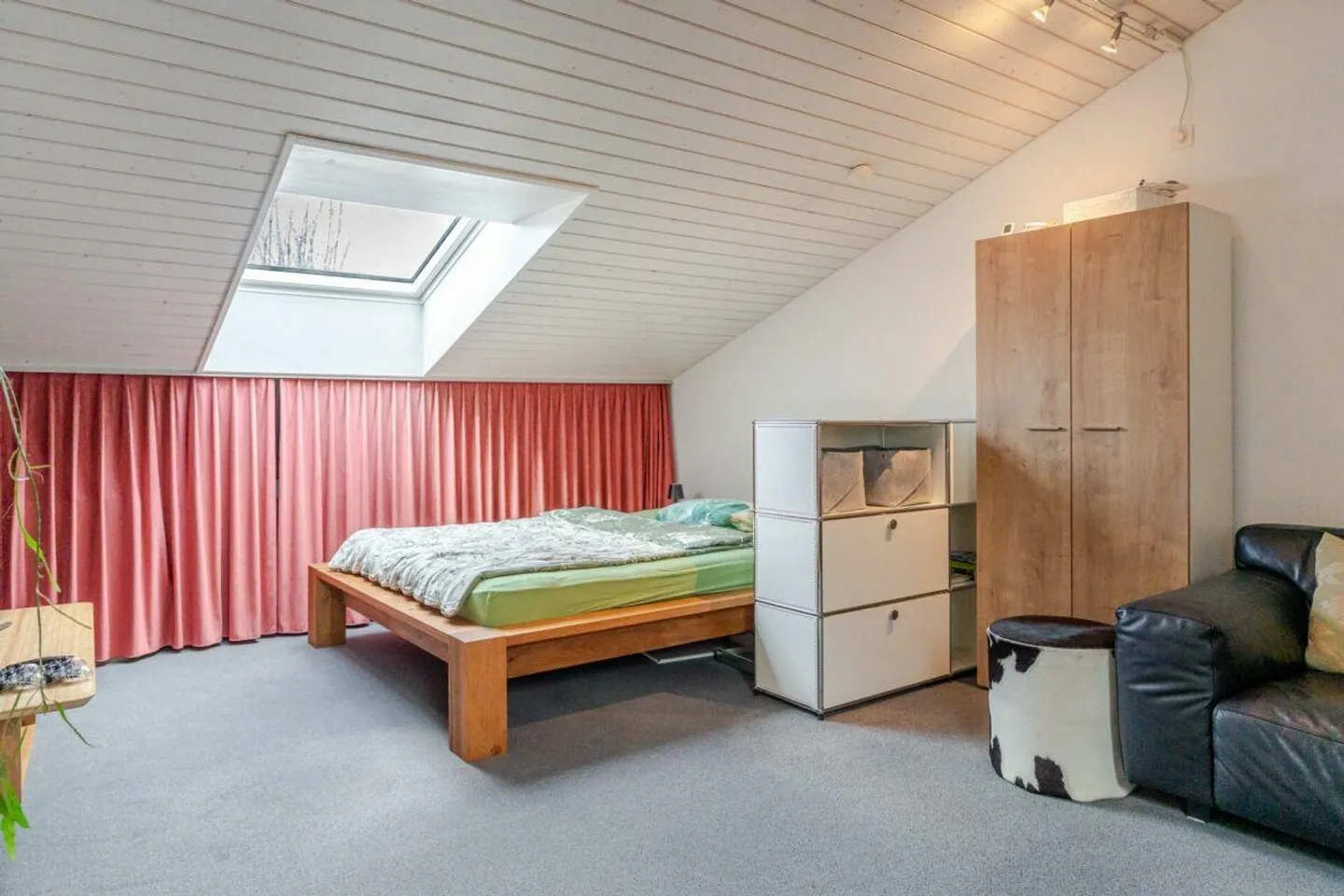 5.5 Room Middle House with Parking Space in Family-Friendly Location - Photo 8 of 12