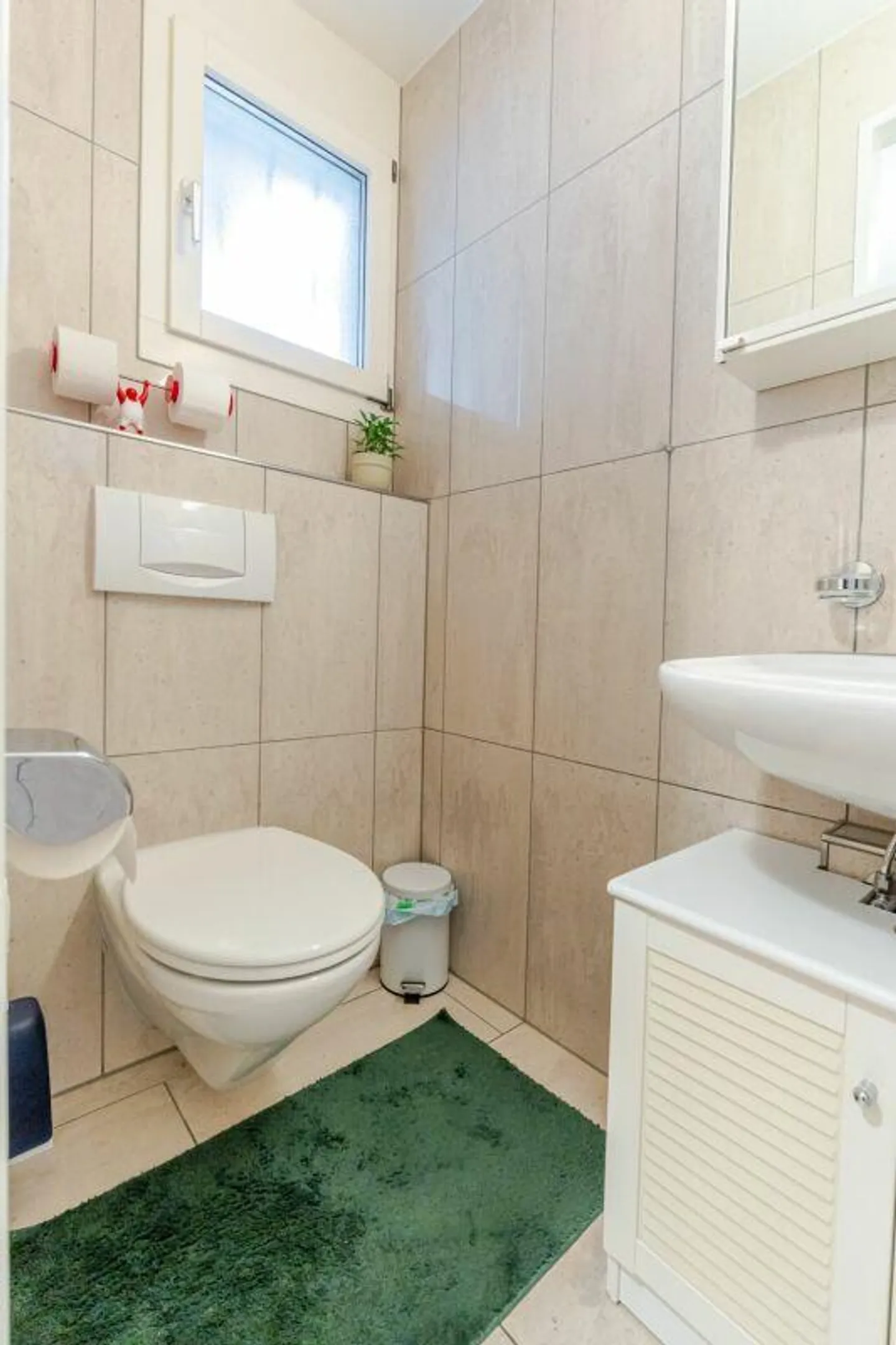 5.5 Room Middle House with Parking Space in Family-Friendly Location - Photo 9 of 12