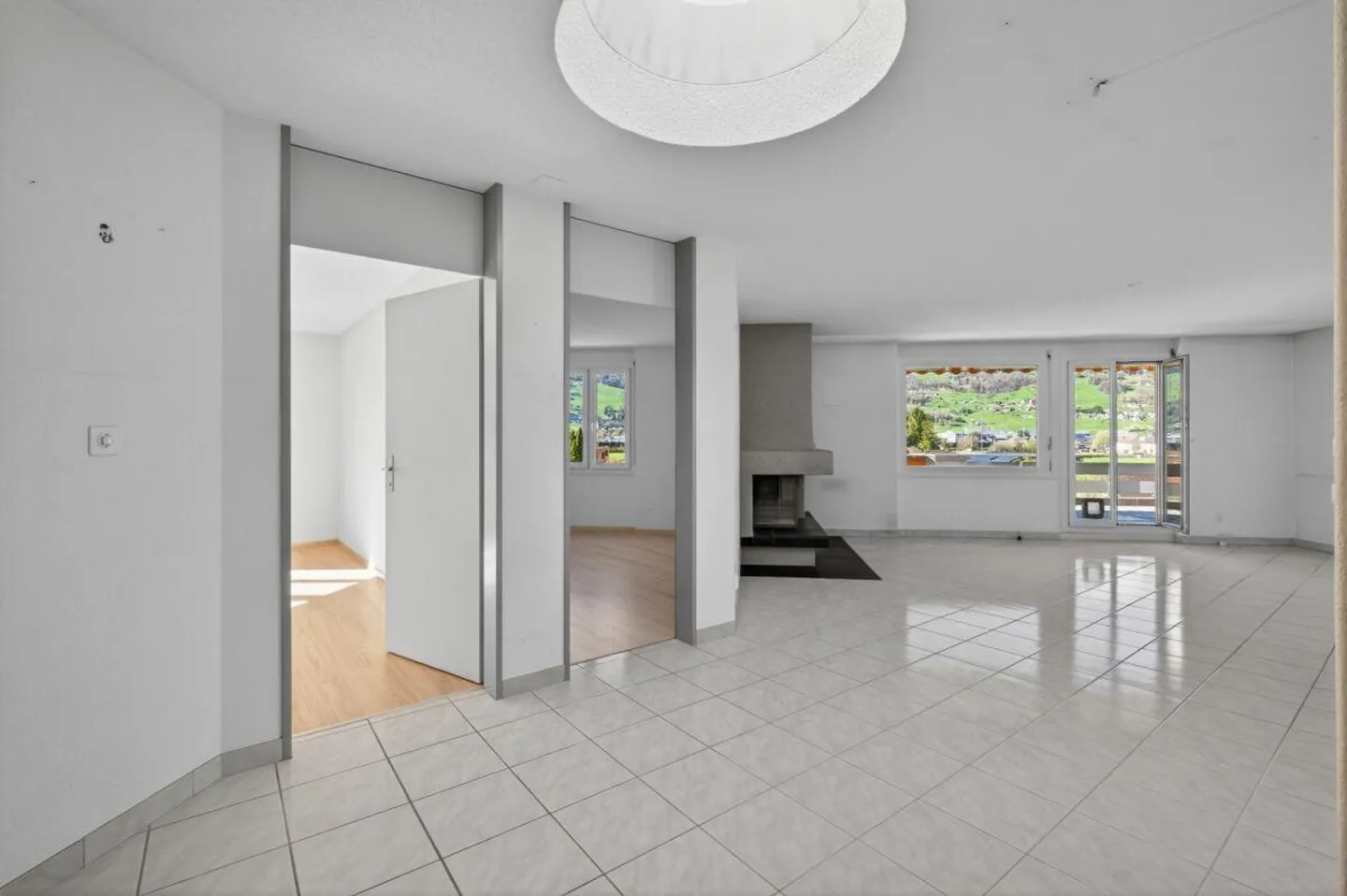 Grand potentiel, pièces lumineuses et deux terrasses - Photo 6 sur 23