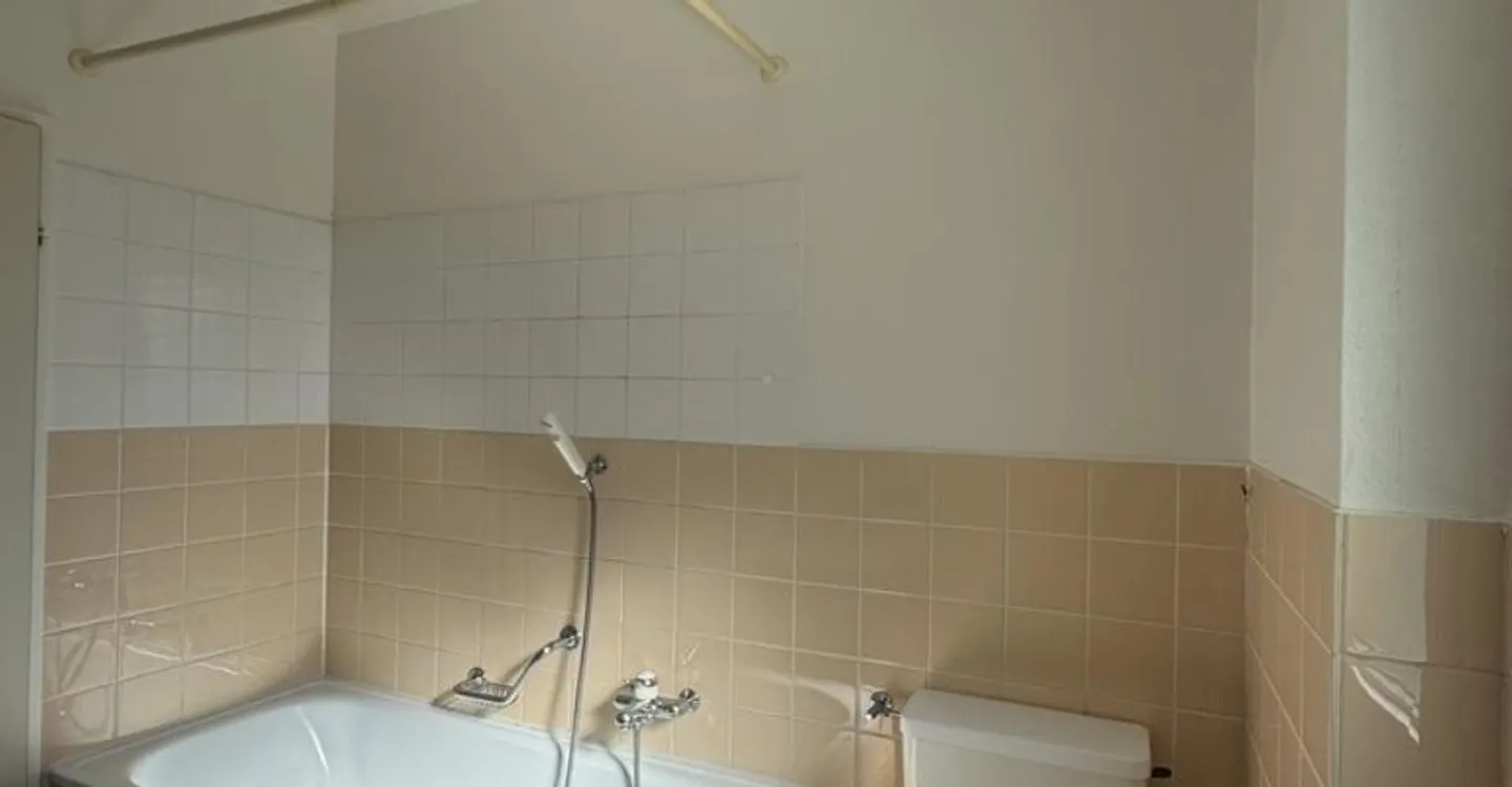 Apartment soon to be renovated for rent - Photo 6 of 7