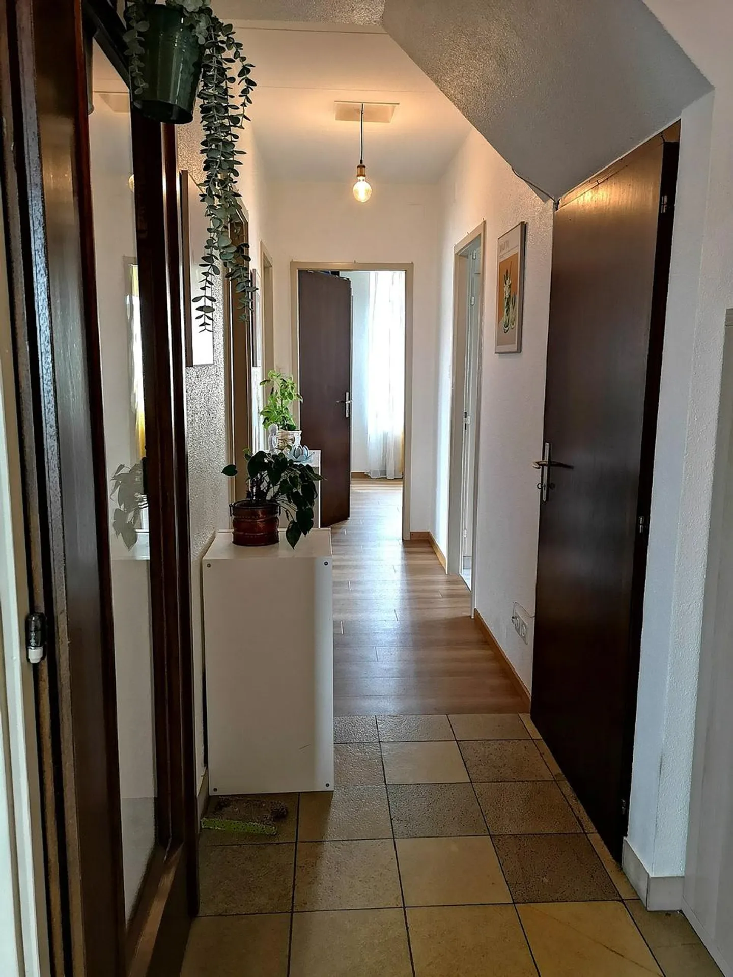 For sale building with large multipurpose area, 3 parking spaces, 2 apartments - Photo 11 of 13