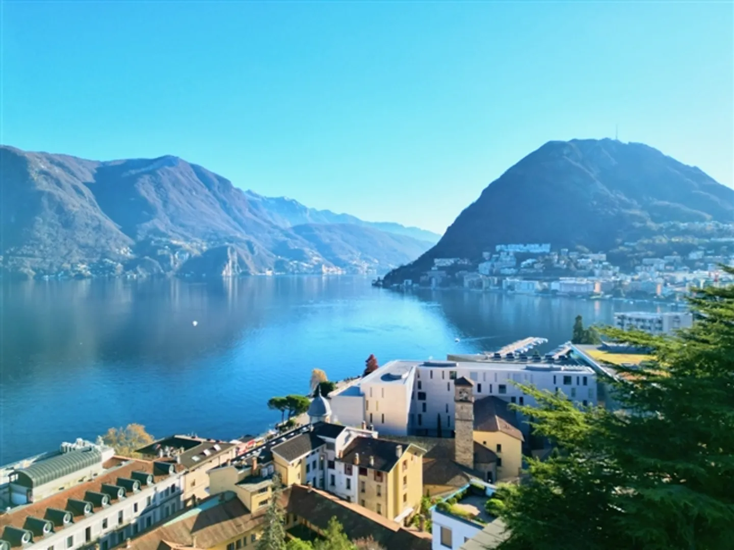 Elegant apartment with breathtaking lake view in Lugano - Photo 2 of 14