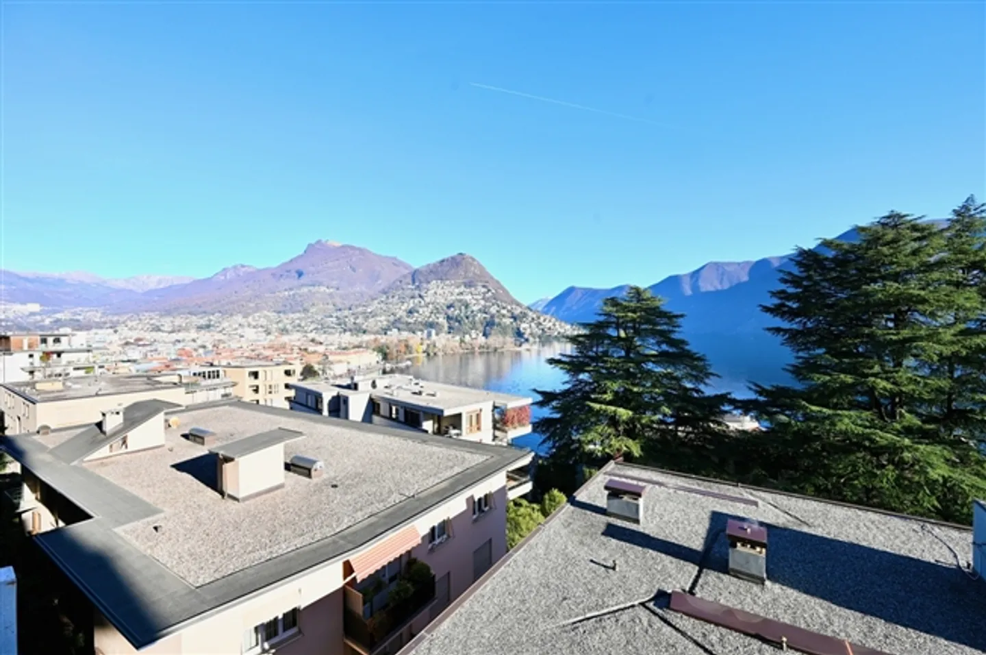Elegant apartment with breathtaking lake view in Lugano - Photo 3 of 14