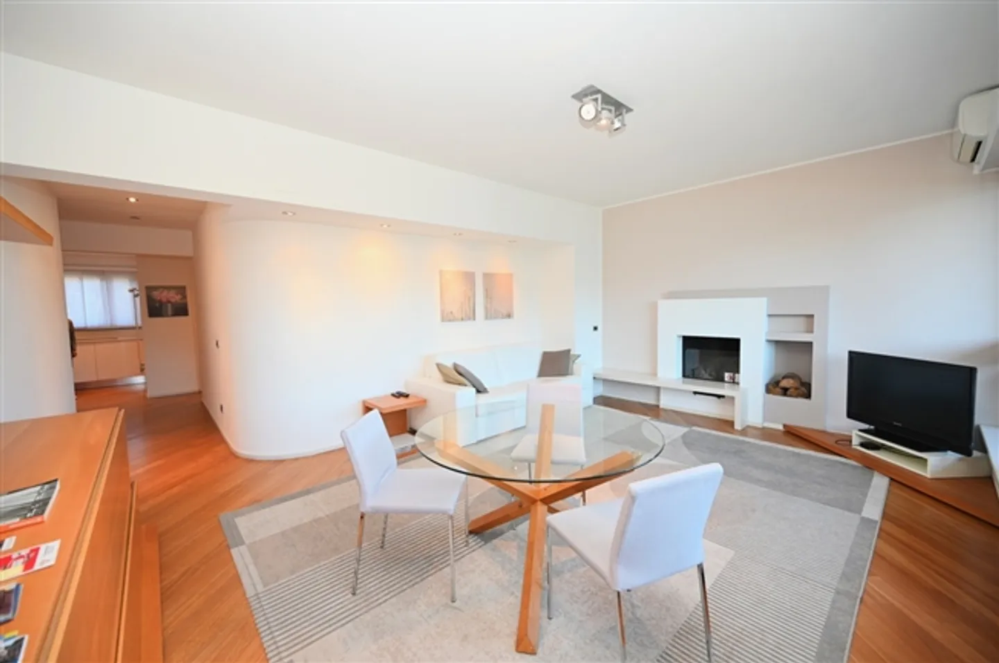 Elegant apartment with breathtaking lake view in Lugano - Photo 5 of 14