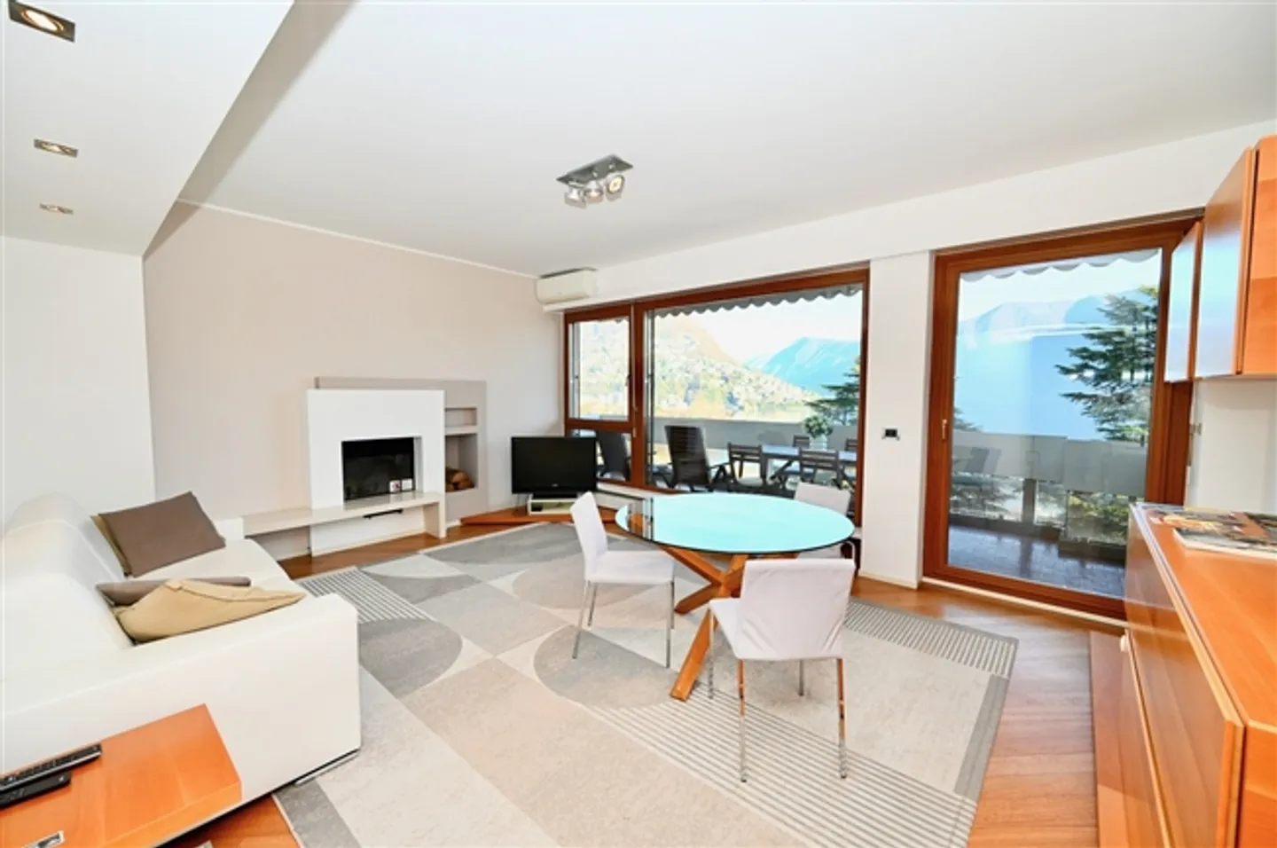 Elegant apartment with breathtaking lake view in Lugano - Photo 6 of 14