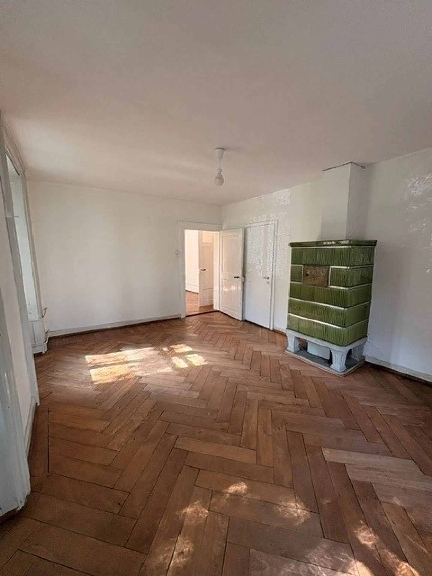 Temporary 5-Room Old Building Apartment Directly at Klusplatz! - Photo 5 of 9