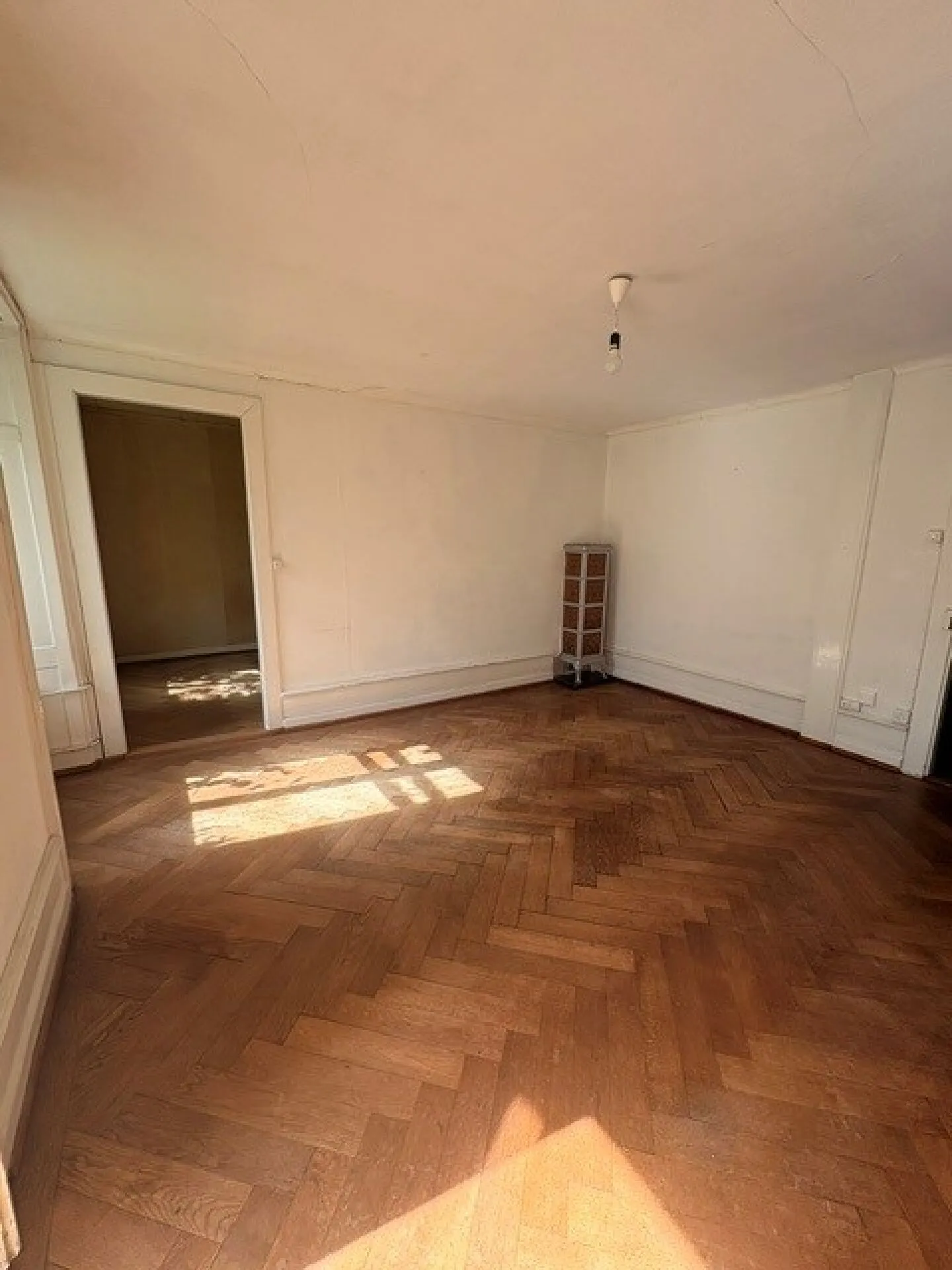 Temporary 5-Room Old Building Apartment Directly at Klusplatz! - Photo 8 of 9