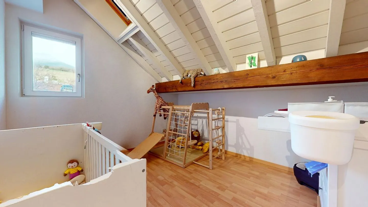 Appartement en penthouse lumineux de 3½ pièces avec vue à 180 degrés sur le lac de Neuchâtel ! - Photo 9 sur 13