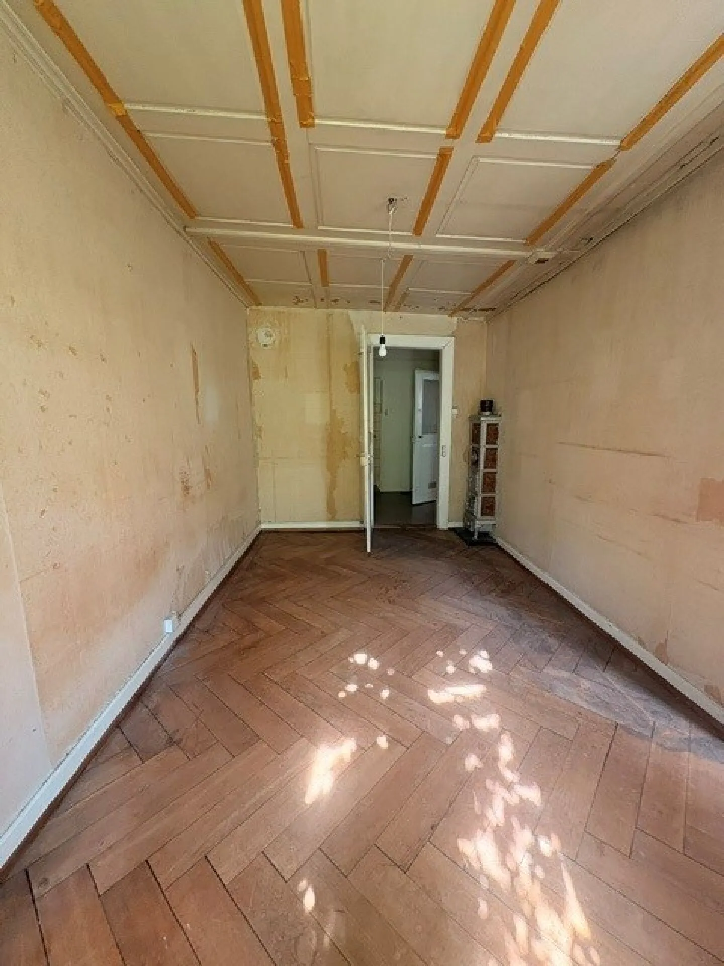 Temporary 5-Room Old Building Apartment Directly at Klusplatz! - Photo 7 of 9