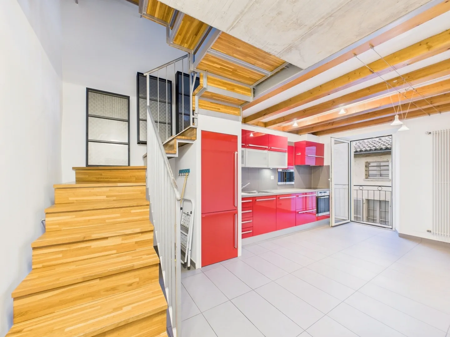 Magnifique maison rénovée dans le noyau de Melide avec 4,5 pièces - Photo 2 sur 13