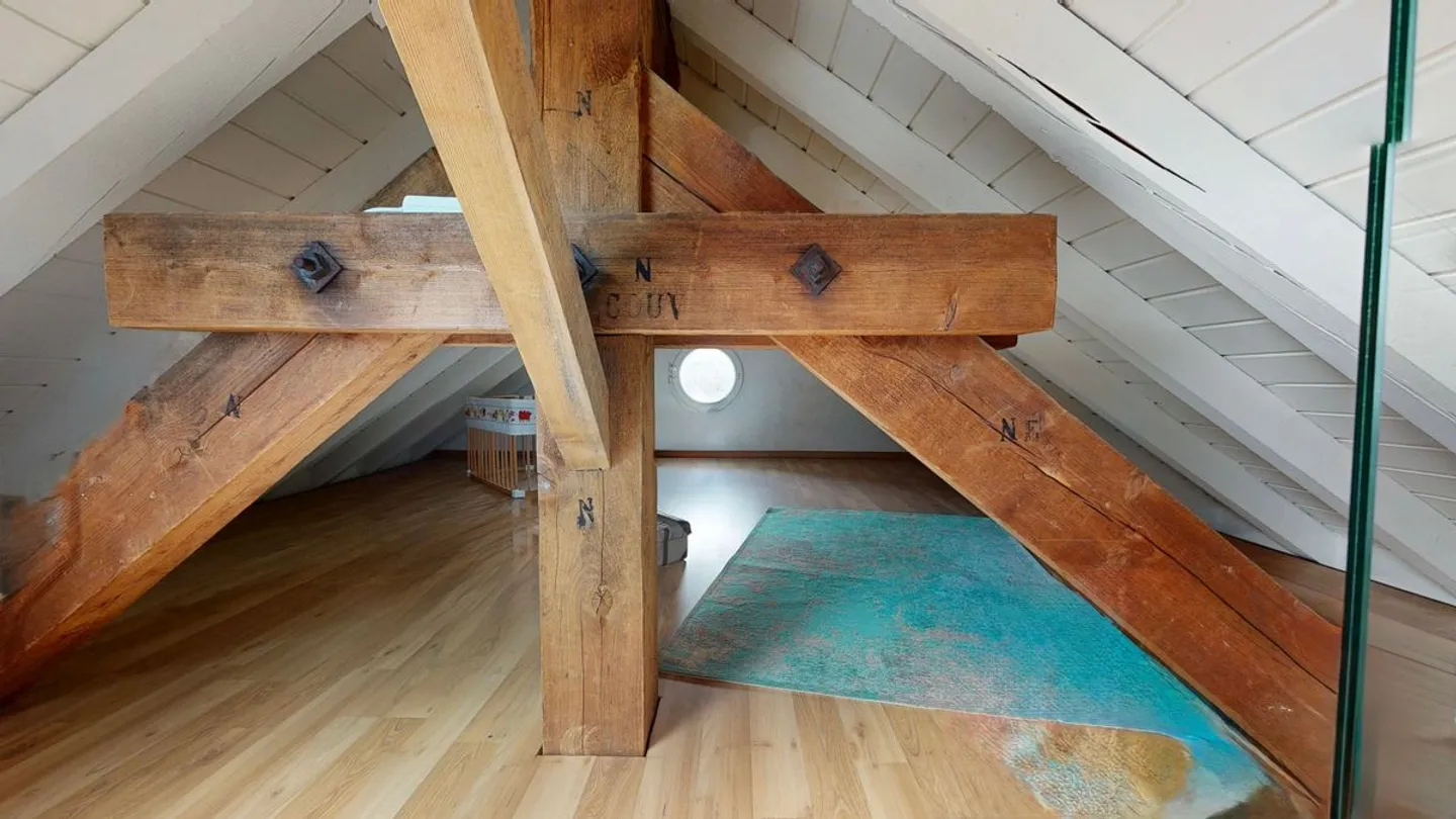 Appartement en penthouse lumineux de 3½ pièces avec vue à 180 degrés sur le lac de Neuchâtel ! - Photo 13 sur 13