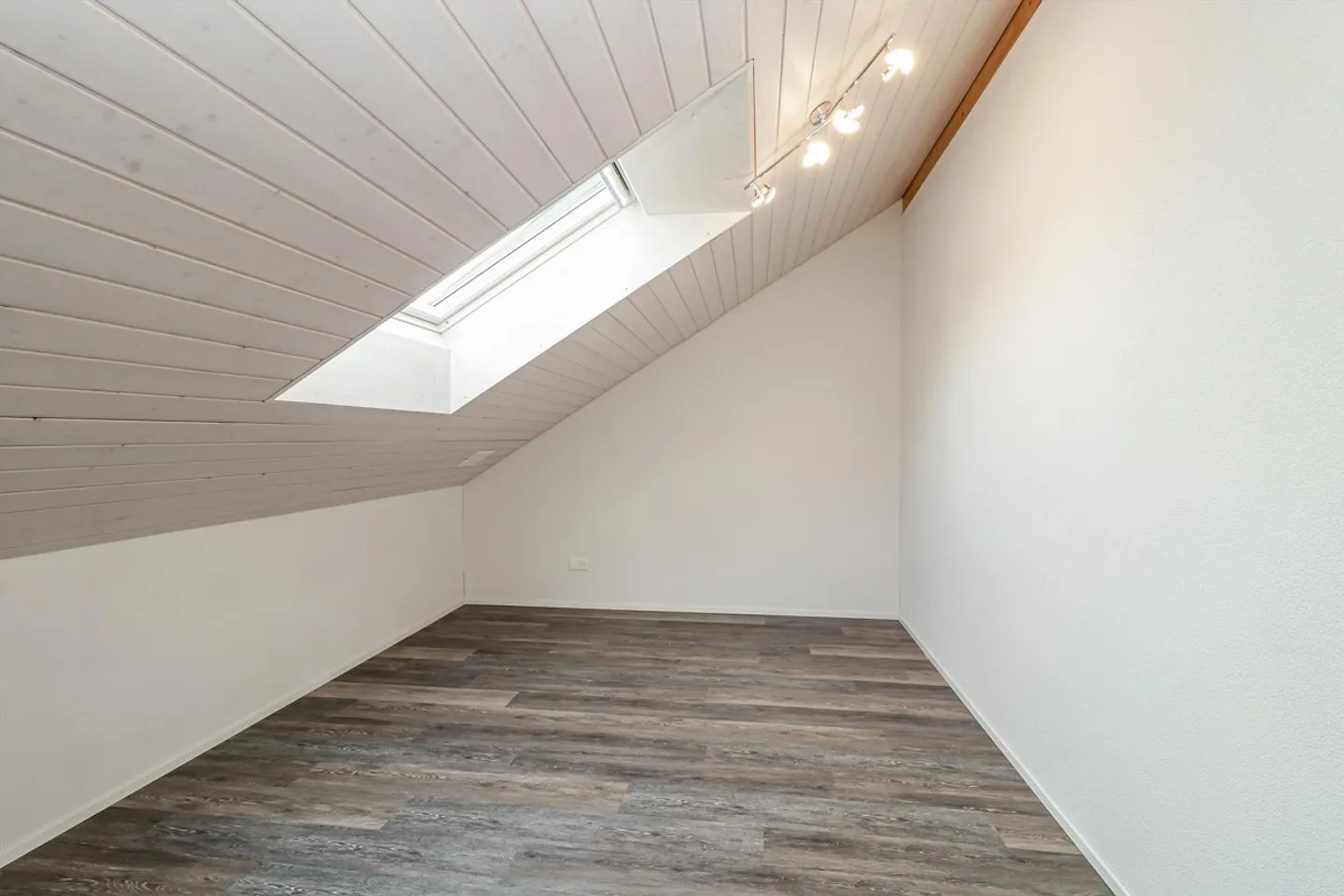 Appartamento attico di 4½ locali di alta qualità a Uffikon - Foto 9 di 11