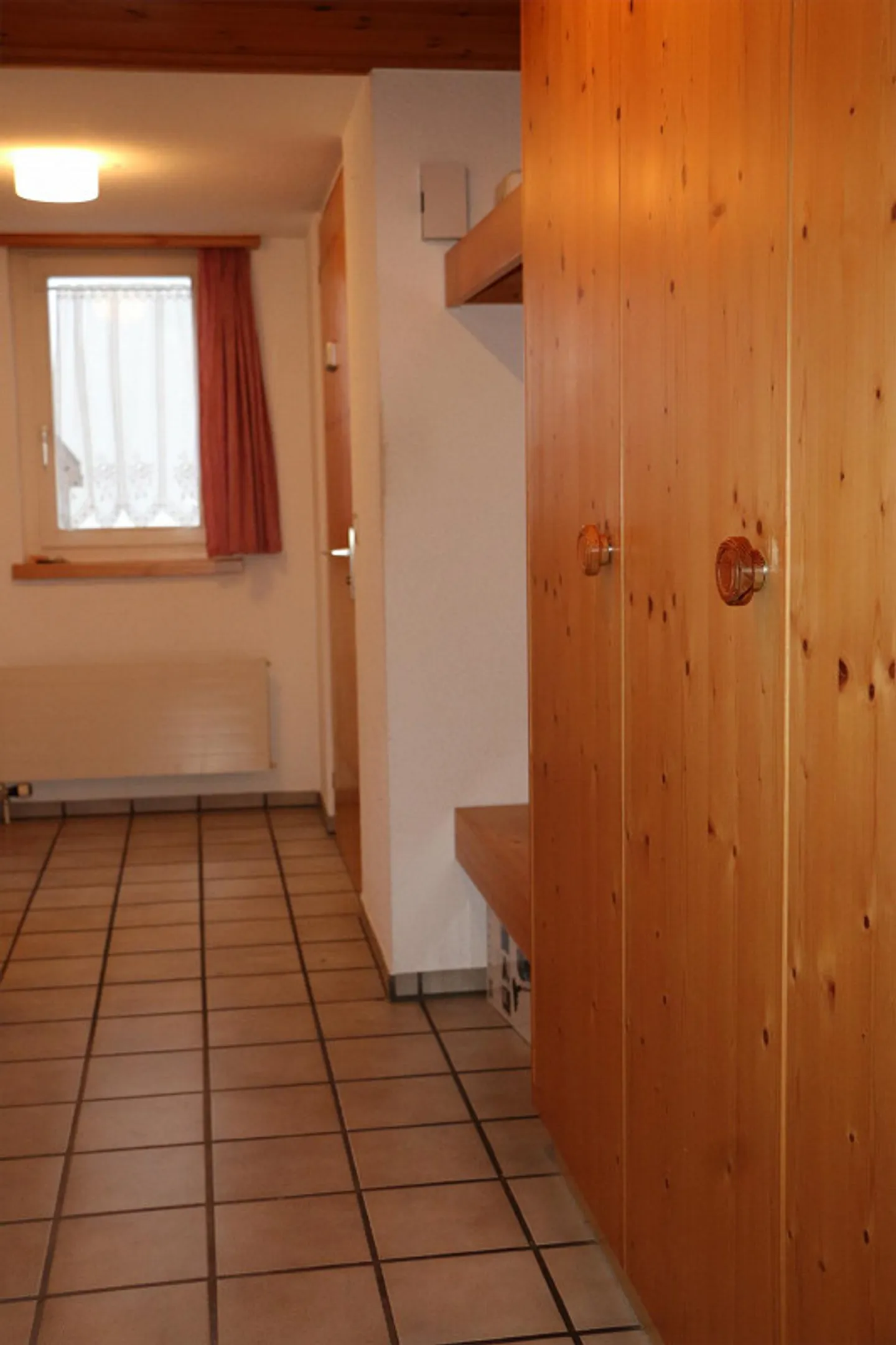 Maison bifamiliale à vendre dans un emplacement calme et central - Photo 2 sur 19