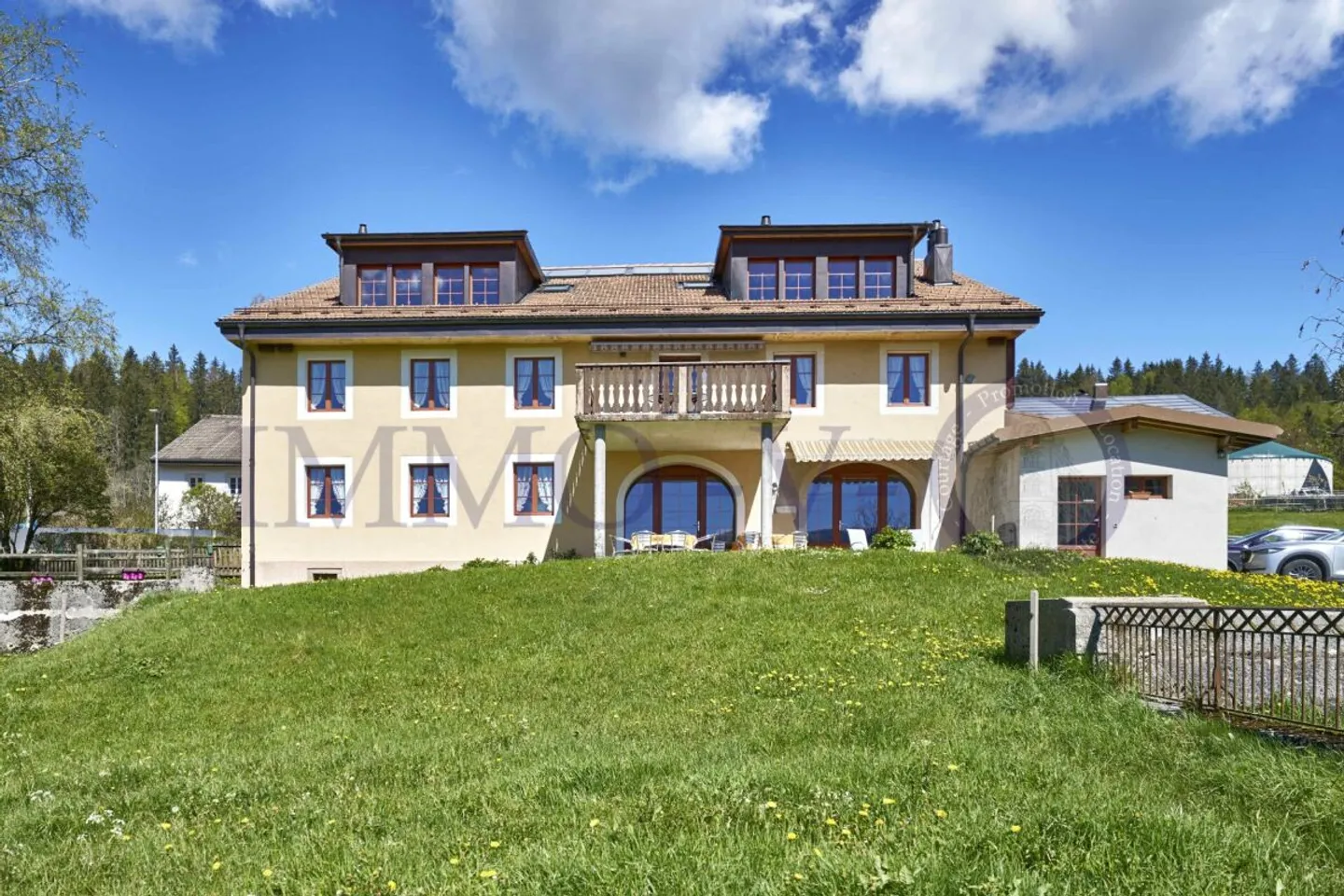 Immeuble avec charme, idéal pour les investisseurs - Photo 1 sur 18