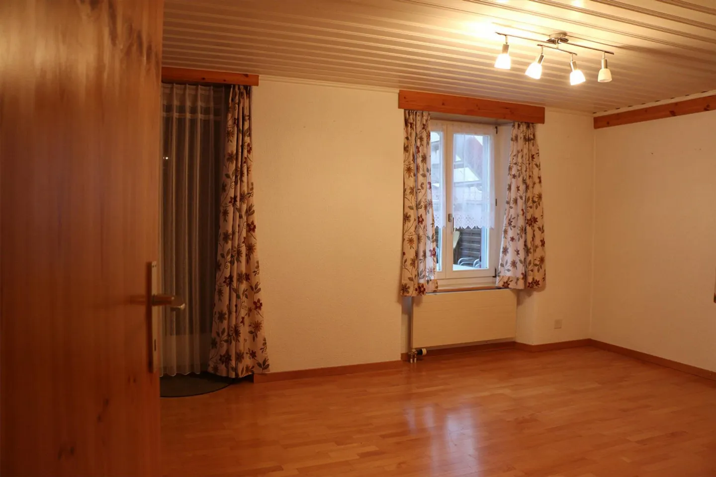 Maison bifamiliale à vendre dans un emplacement calme et central - Photo 4 sur 19