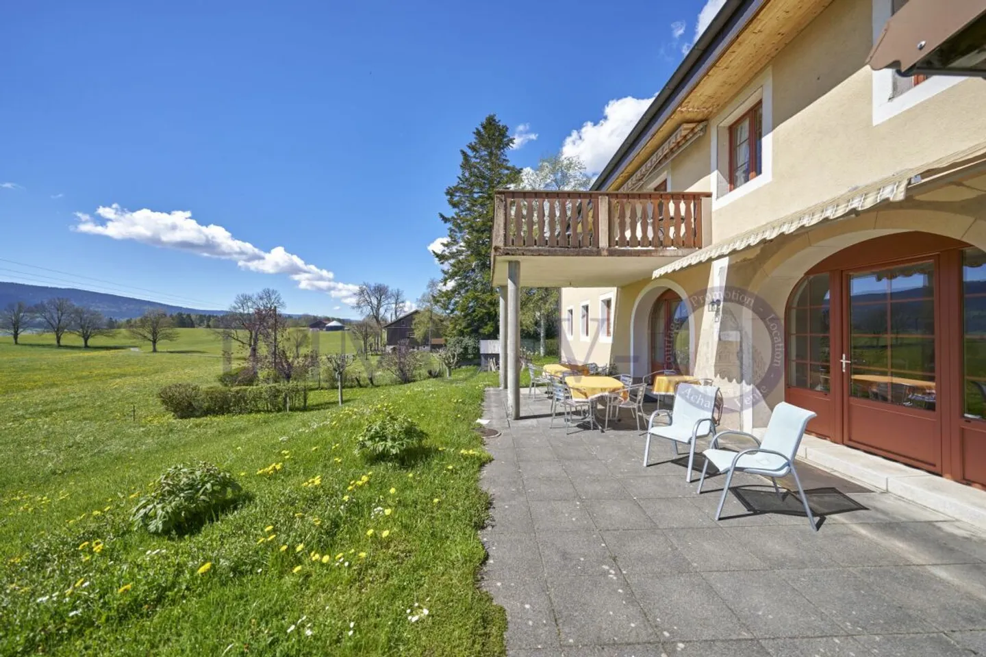 Immeuble avec charme, idéal pour les investisseurs - Photo 2 sur 18