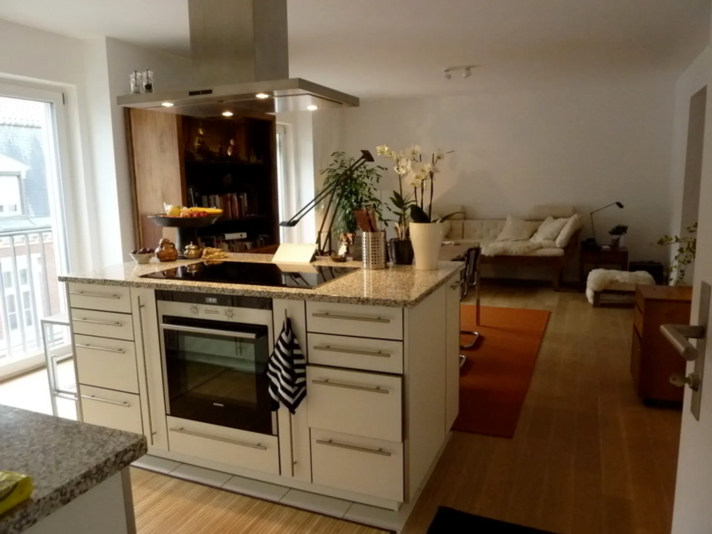Bright Apartment in Central Location - Photo 5 of 11