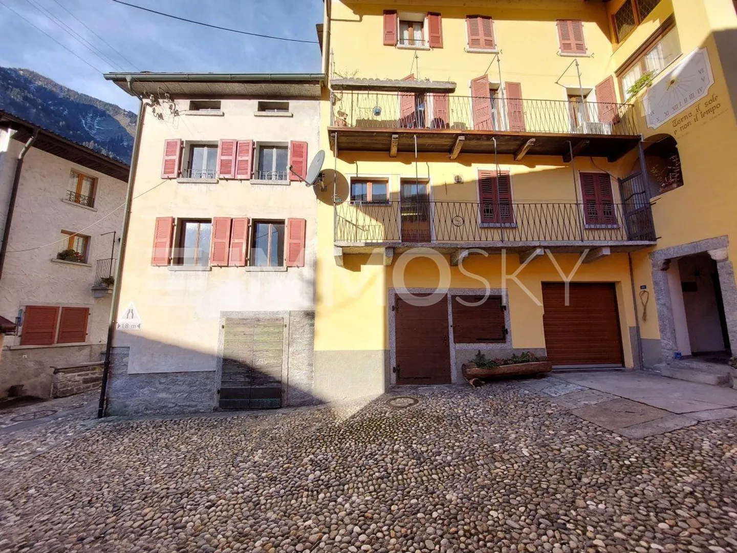 Typical Ticinese house in the old village - Photo 2 of 5