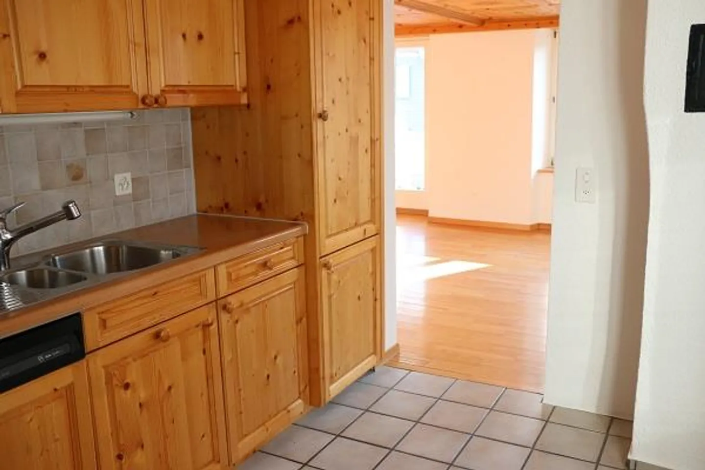 Maison bifamiliale à vendre dans un emplacement calme et central - Photo 12 sur 19