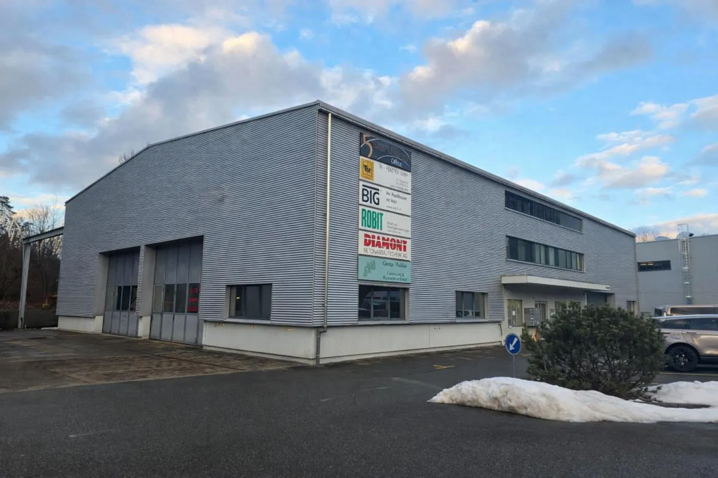 Spazio commerciale versatile a Rüti - Foto 1 di 6