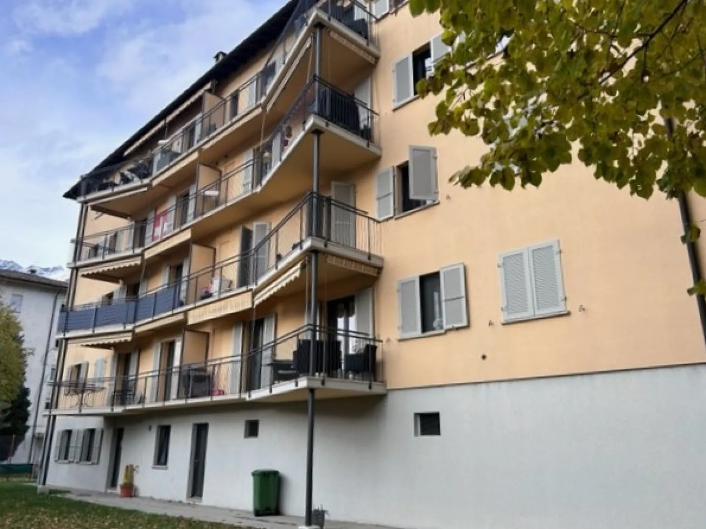 LUMINOSO E SPAZIOSO APPARTAMENTO DI 4.5 LOCALI COMPLETAMENTE RISTRUTTURATO - Foto 29 di 33