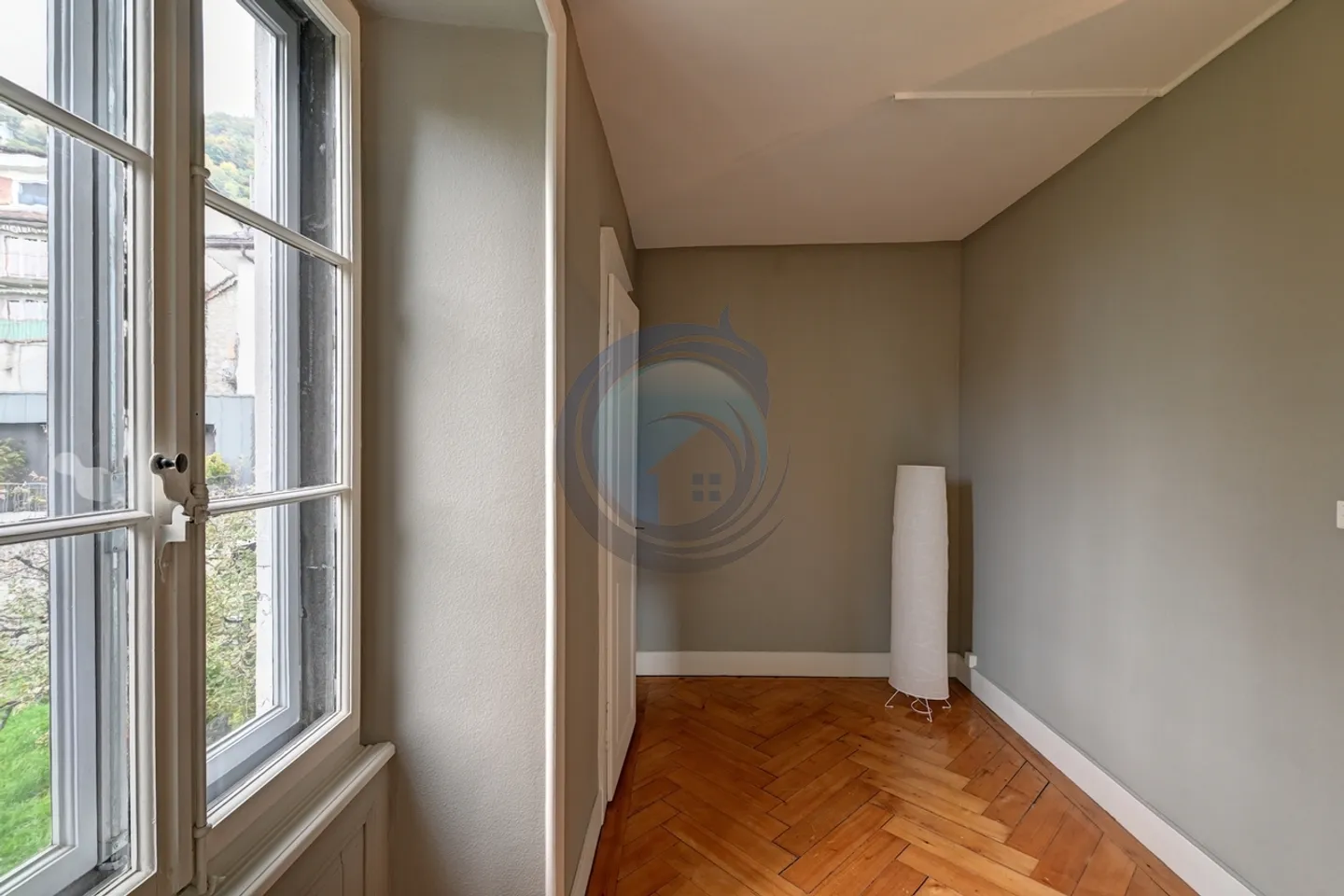 MAGNIFICO APPARTAMENTO DI 7,5 LOCALI CON VISTA SUL LAGO - Foto 15 di 18
