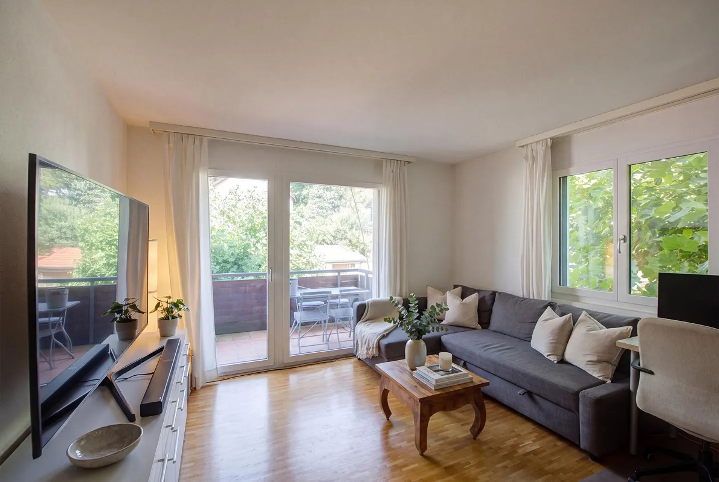 VIVRE COMPACT DANS UN BEL ENVIRONNEMENT - APPARTEMENT DE 1.5 PIÈCES À ZWILLIKON - Photo 1 sur 5
