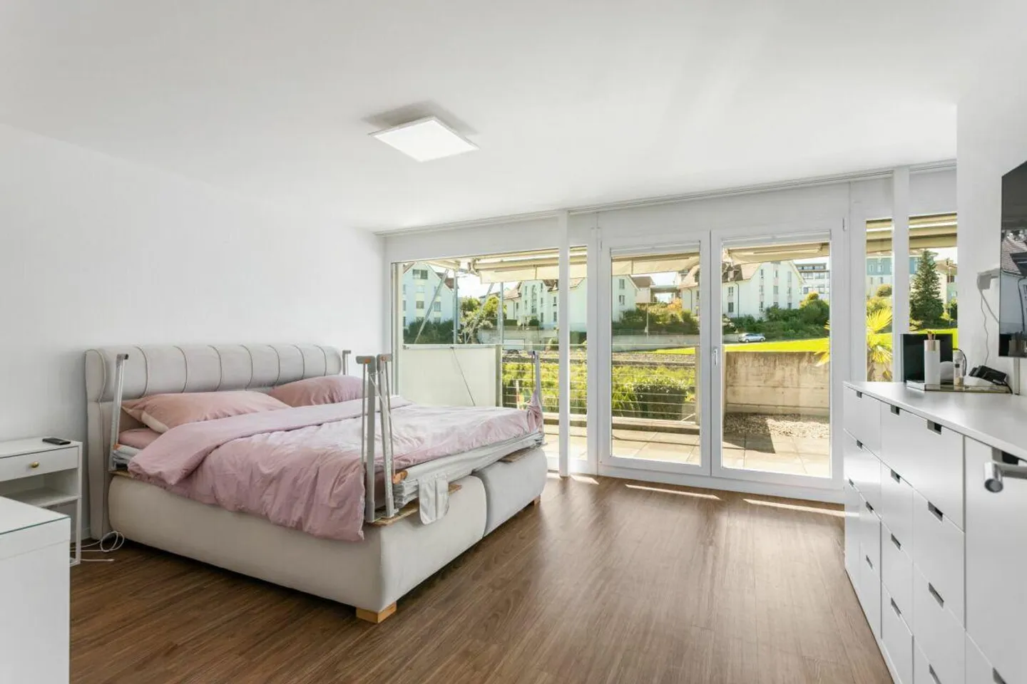 Moderna casa familiare con vista sul lago e giardino - Foto 13 di 30