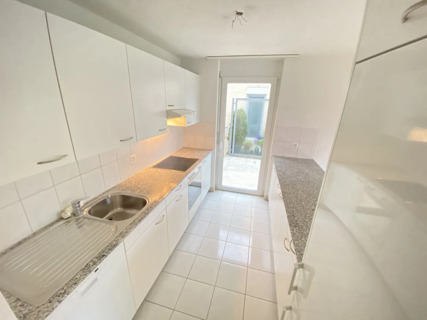 Appartement ensoleillé et calme avec tour de lavage privé - Photo 4 sur 11