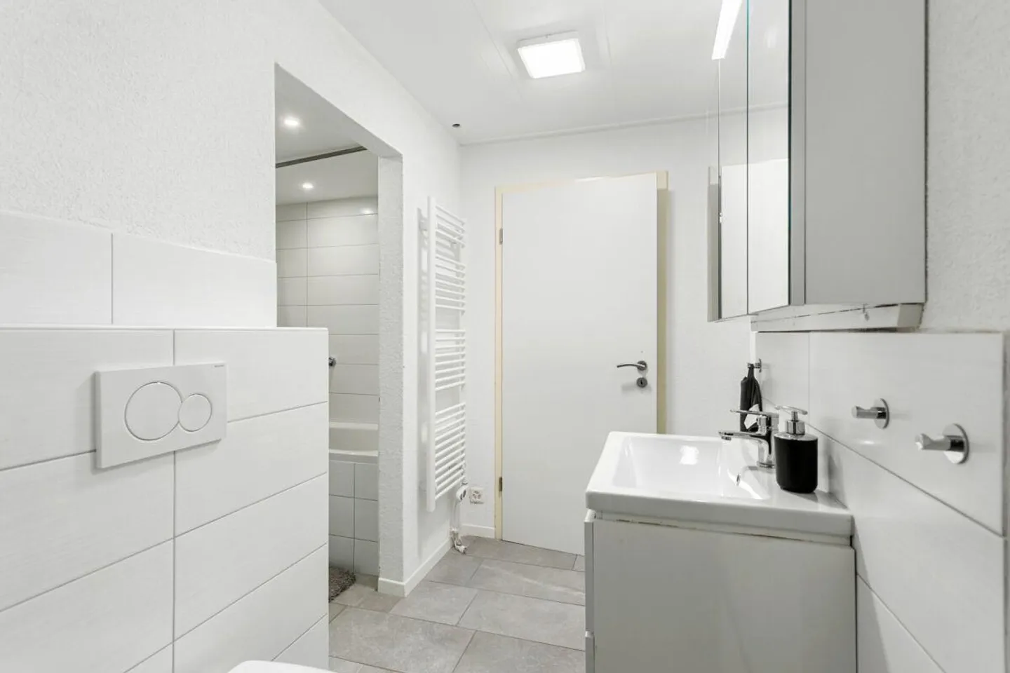 Moderna casa familiare con vista sul lago e giardino - Foto 16 di 30